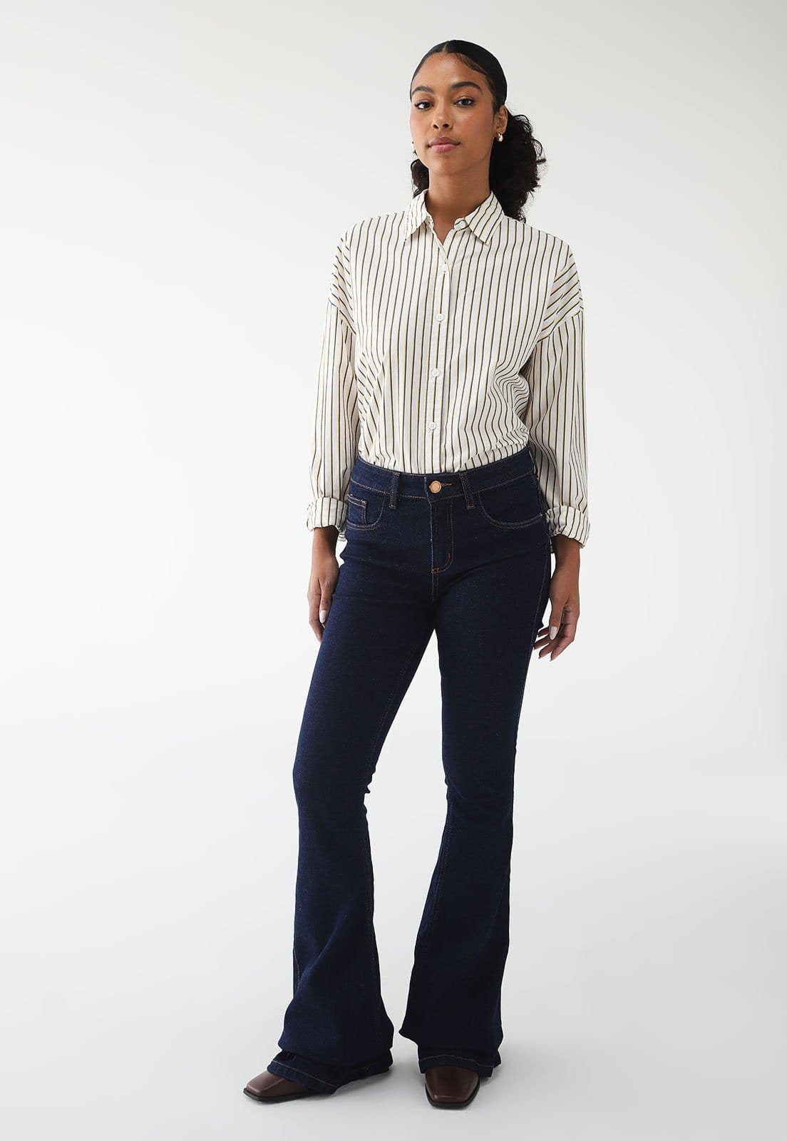 Vista 2 Calça Jeans Lança Perfume Bootcut Atena Lança Perfume azul