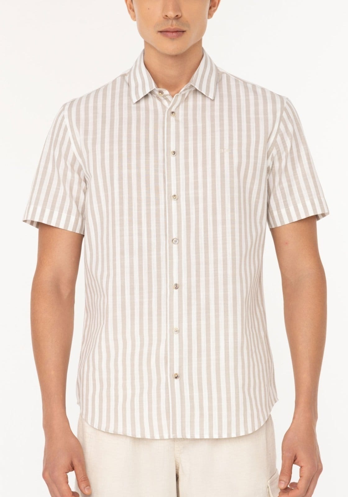 Vista 2 Camisa Listrada De Mangas Curtas Slim Fit Em Tecido Flamê Hangar 33 bege