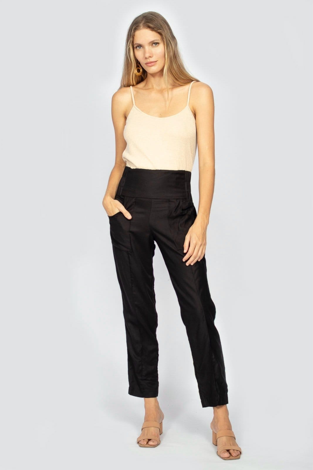 Vista 2 Calça Loft Tangará Plana Amazonia Vital Preta Amazonia Vital preto