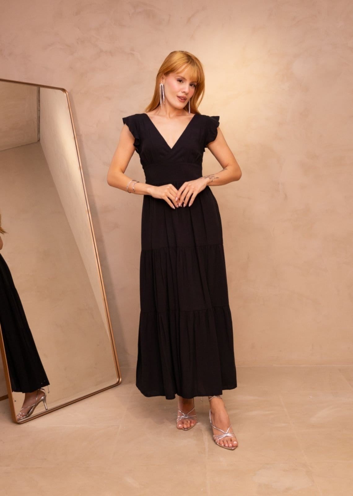 Vista 2 Vestido Midi Decote em V Manguinha Viscose Hemma Cia do Vestido preto