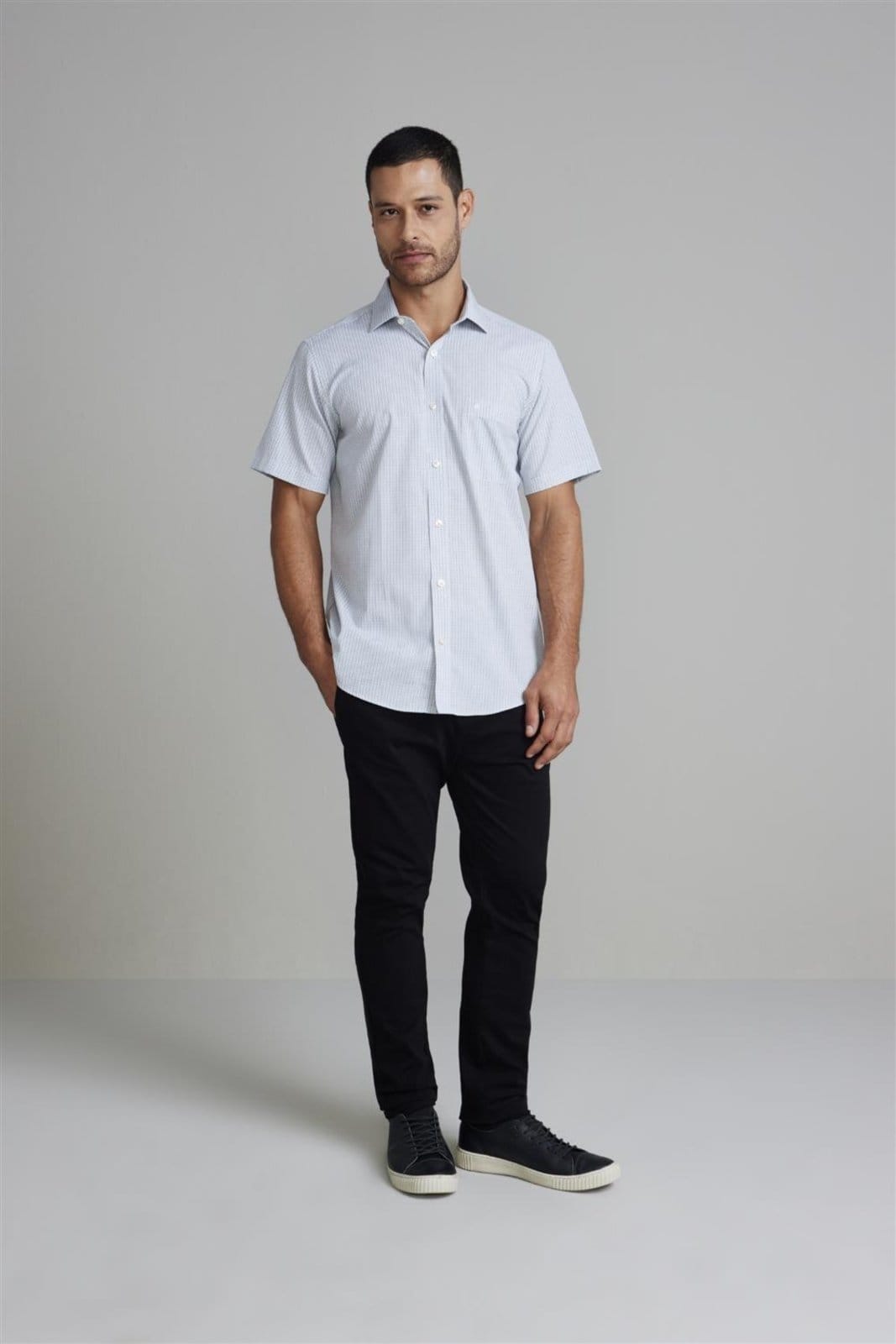 Vista 2 HIGHSTIL Camisa Manga Curta com Bolso Comfort Listrada - Branco Escuro HIGHSTIL verde