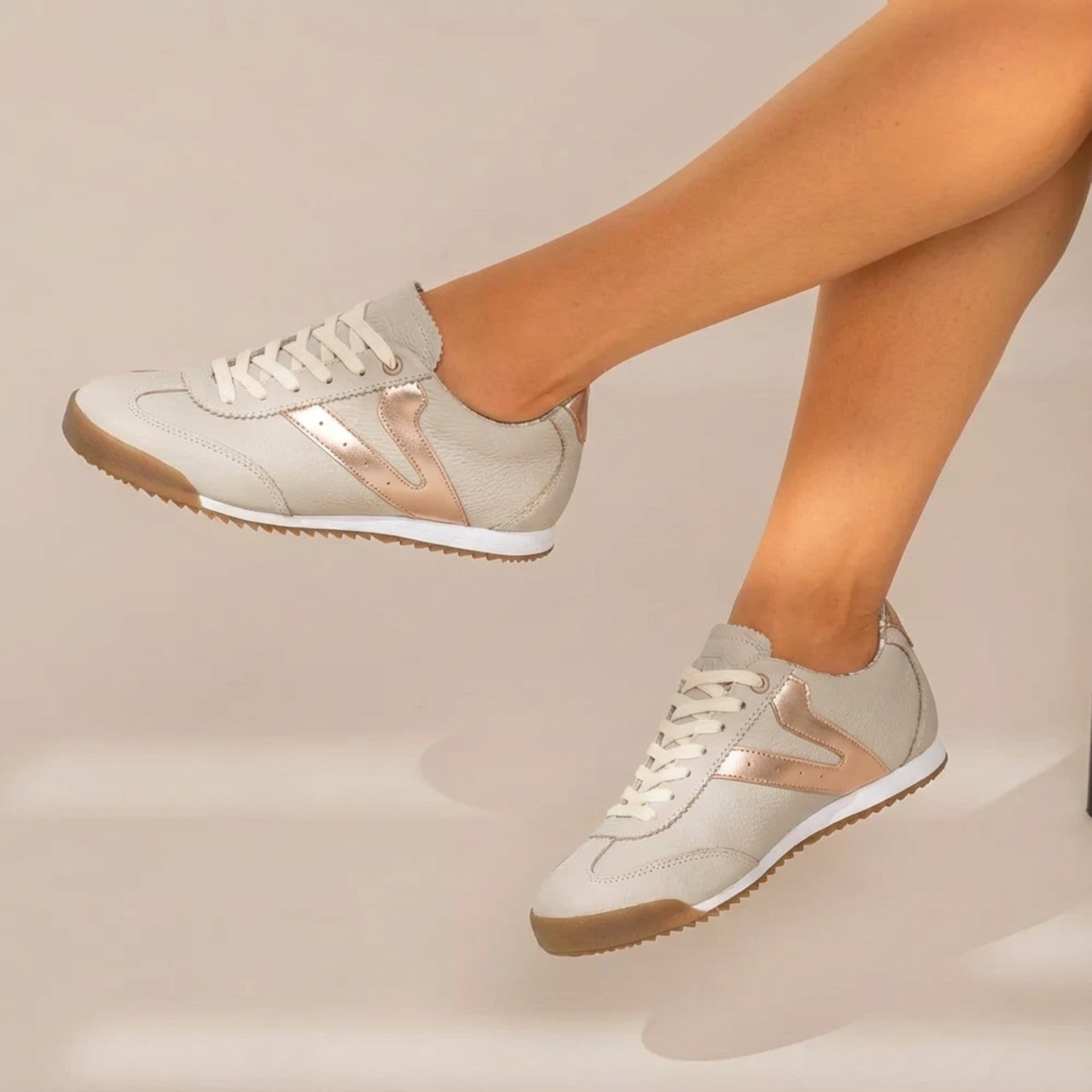 Vista 2 Tênis Feminino Couro Vittal Naomi Casual Clássico Retrô OffWhite Rosê USE VITTAL off-white offwhite