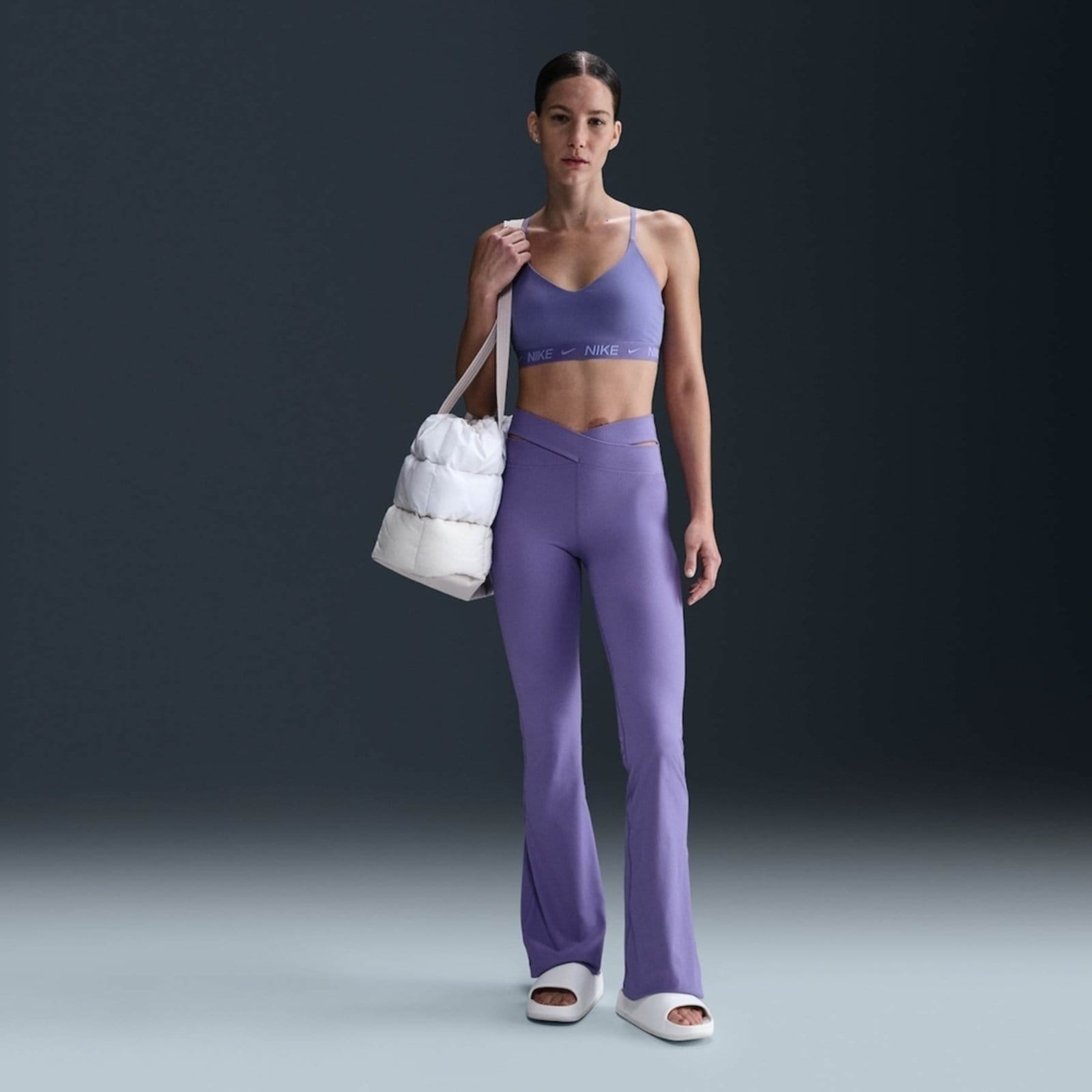 Calça Nike Zenvy Flare Feminina