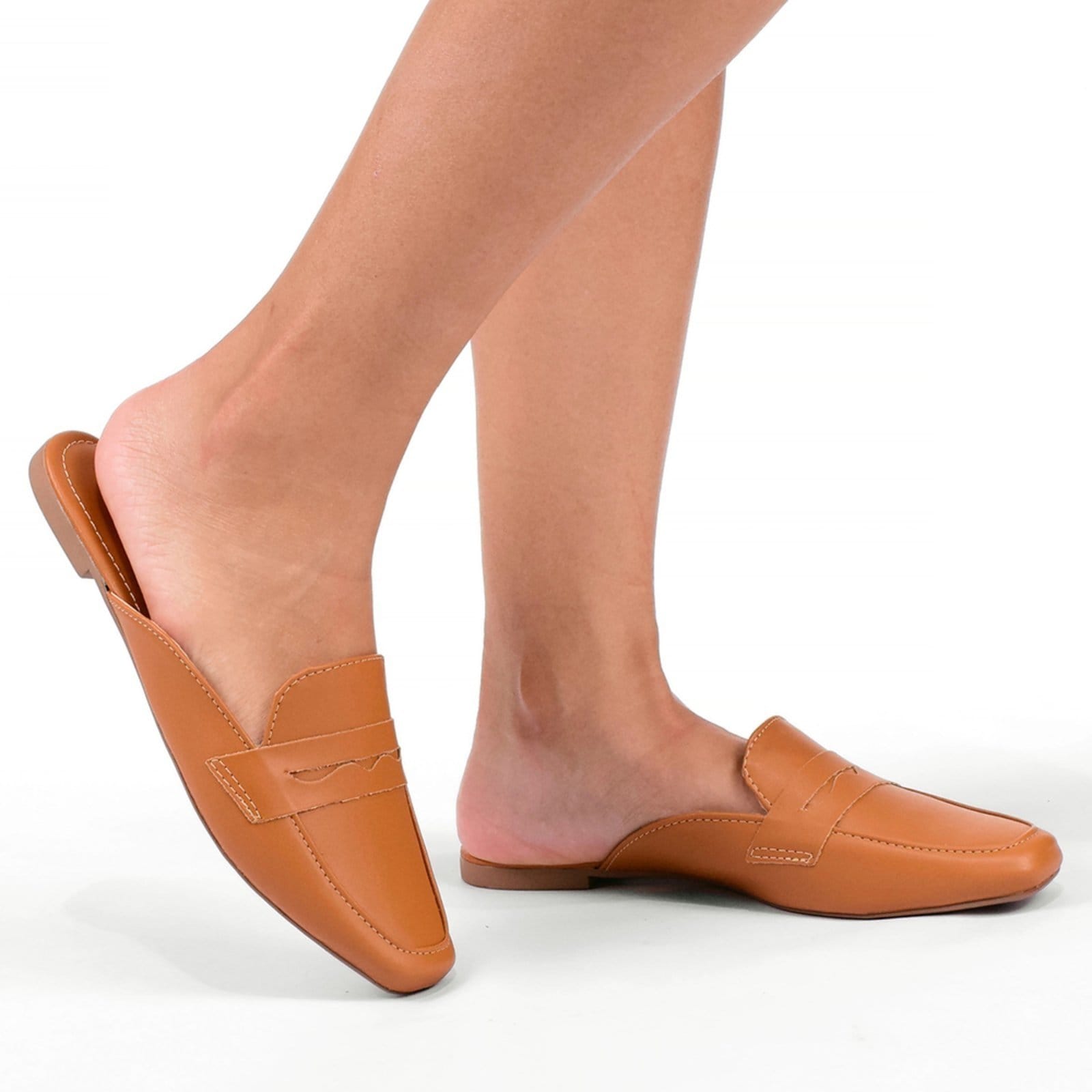 Vista 2 Sapato Mule Feminino CM Calçados Clássico Oxford Bico Quadrado Carvalho Monte Shoes caramelo