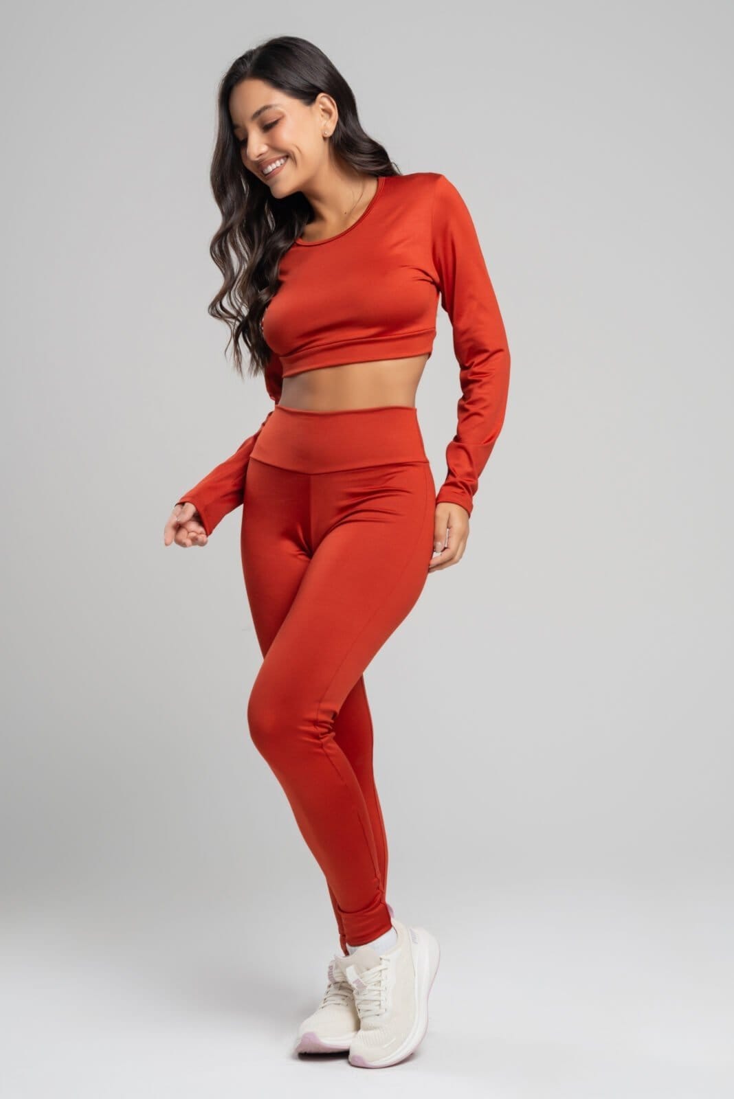 Vista 2 Conjunto Fitness Vicbela Calça Legging + Cropped Top Manda Longa Suplex Moda Fitness Academia Terracota Vicbela caramelo/cobre/coral/laranja