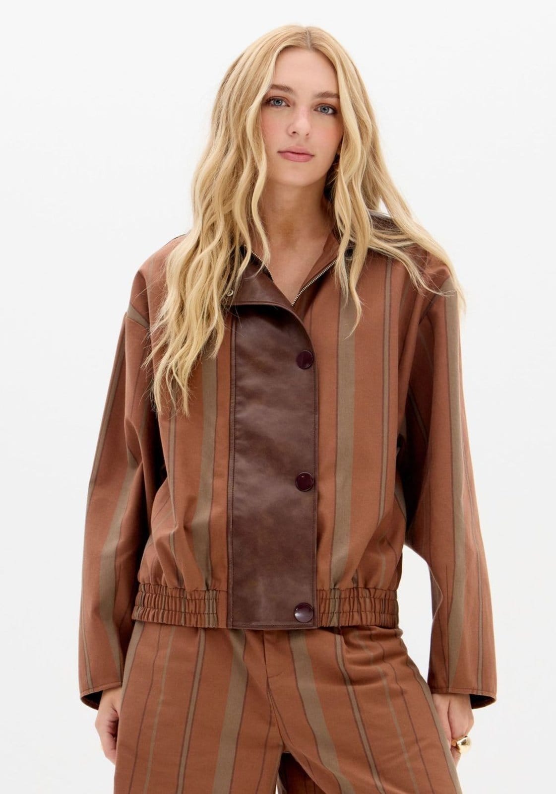 Vista 2 Jaqueta Bomber Listrada Com Pu My Favorite Things marrom