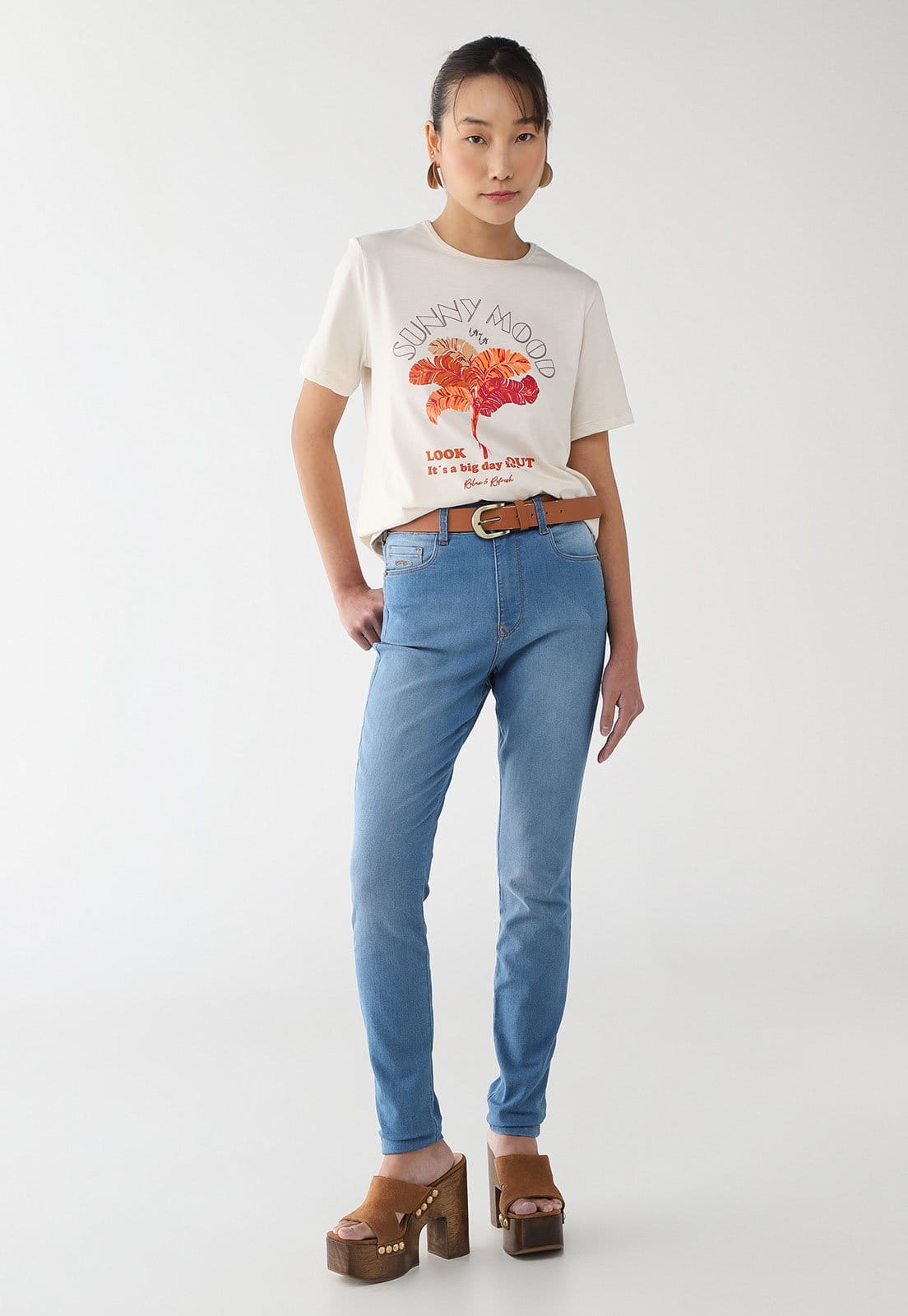 Vista 2 Calça Jeans Feminina Lez a Lez Cintura Alta Lavagem Clara Lez a Lez azul