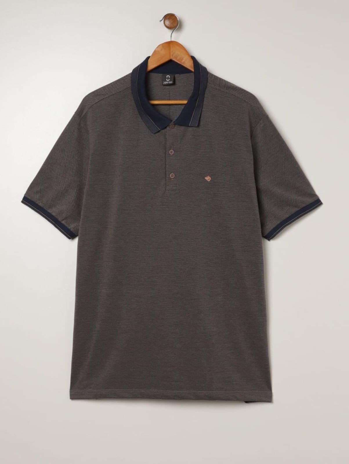 Vista 2 Polo Piquet Plus Size Masculina CAQUI DZero marrom caqui