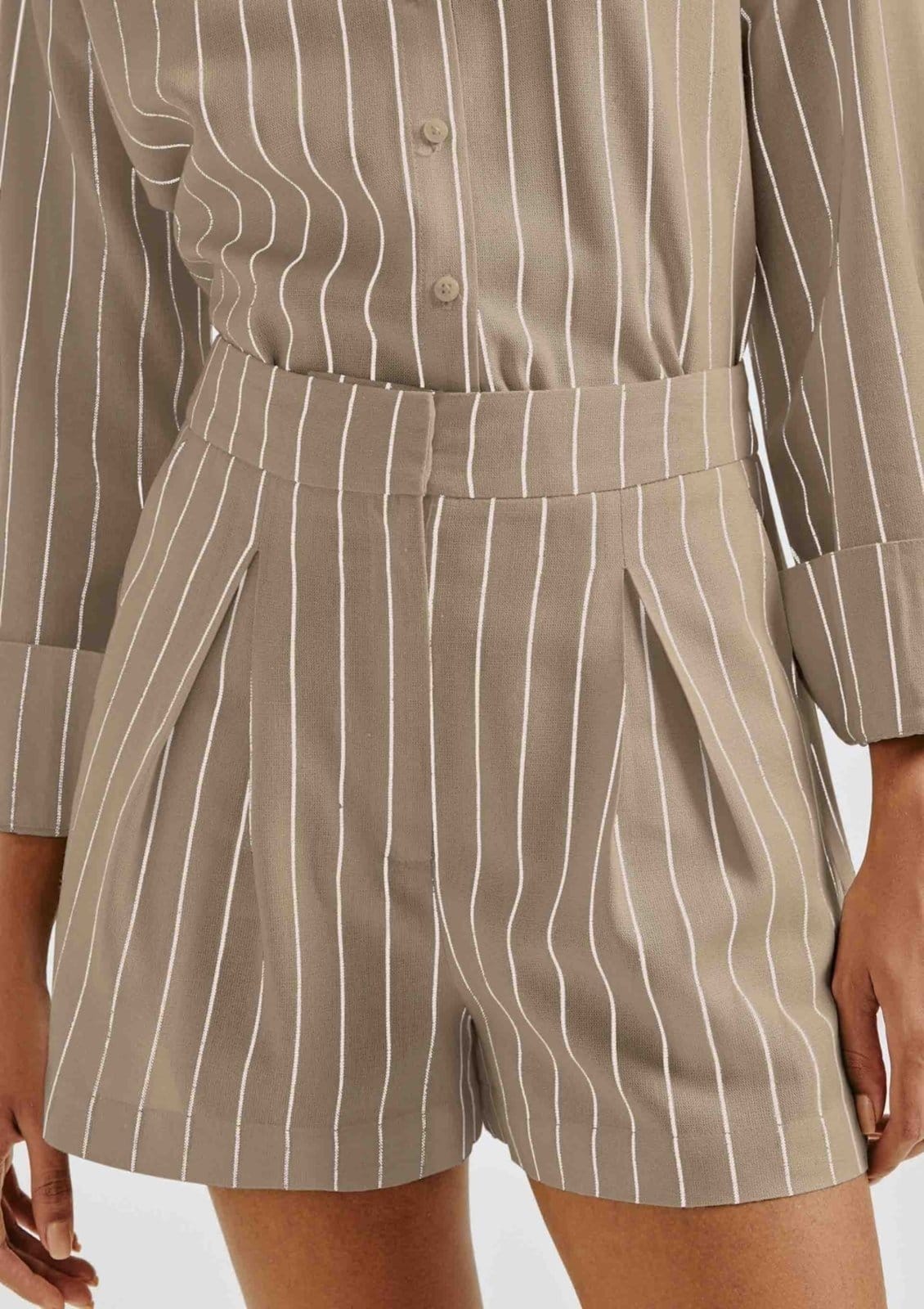 Vista 2 Shorts Feminino Fio Tinto Em Alfaiataria Hering marrom