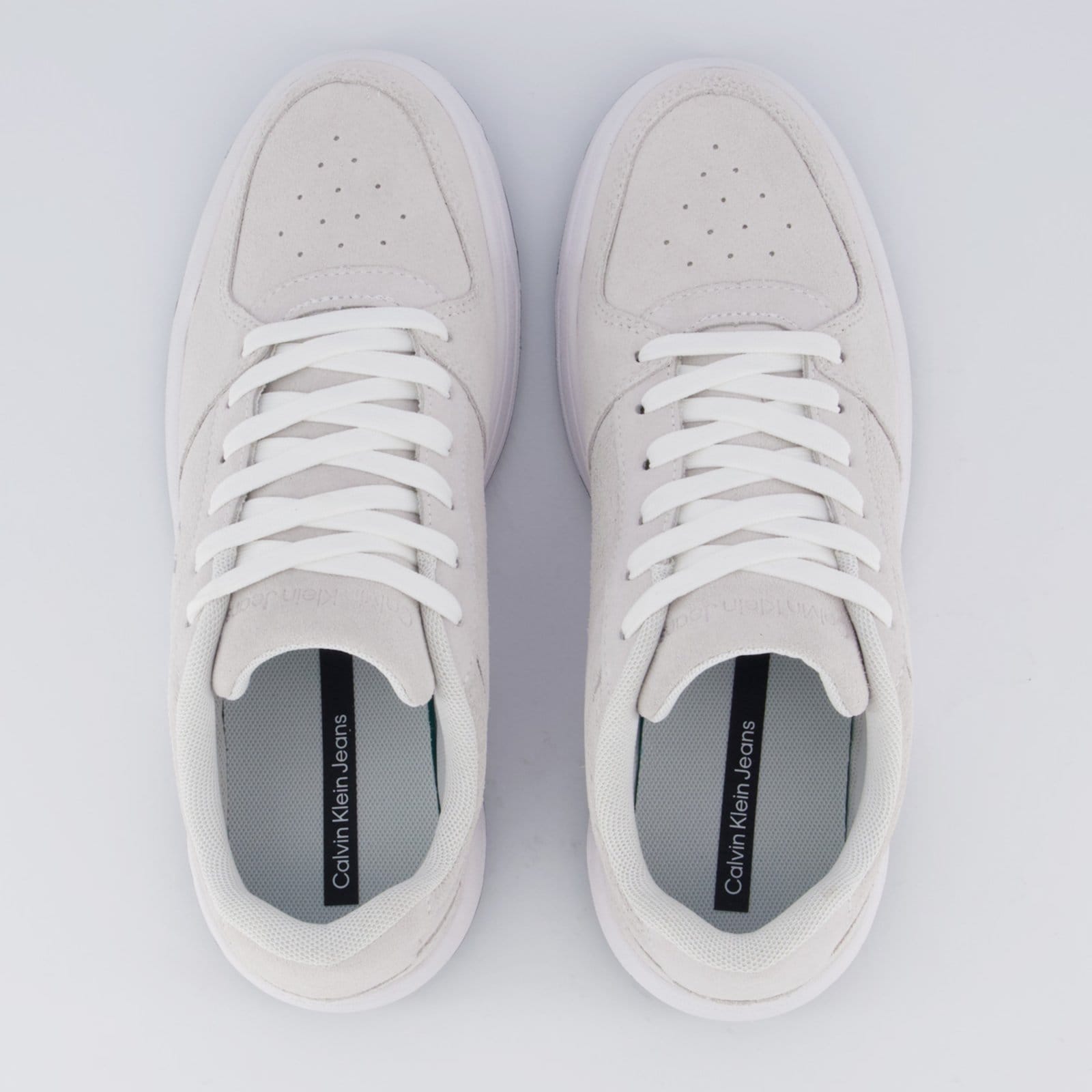 Vista 2 Tênis Calvin Klein CKJ Camurça Claro Calvin Klein cinza