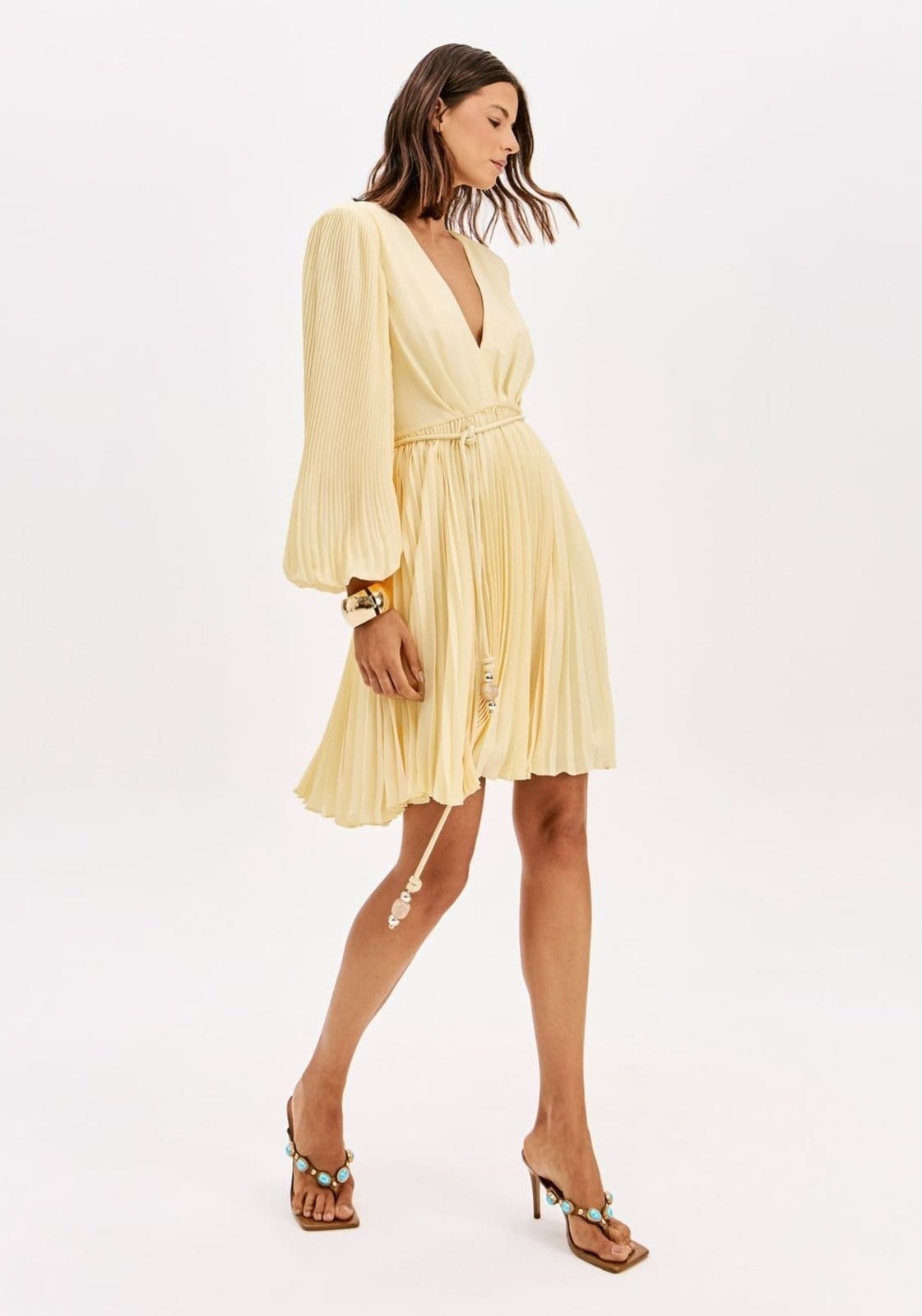 Vestido Curto Plissado Manga Longa