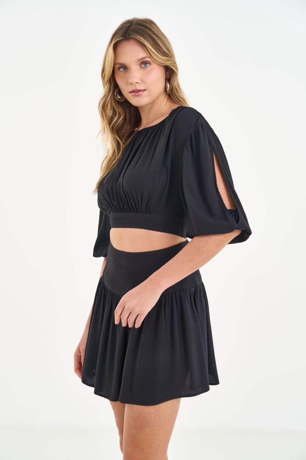 Vista 2 Vestido Resort Curto Vazado Franzido ACT FEMININO preto