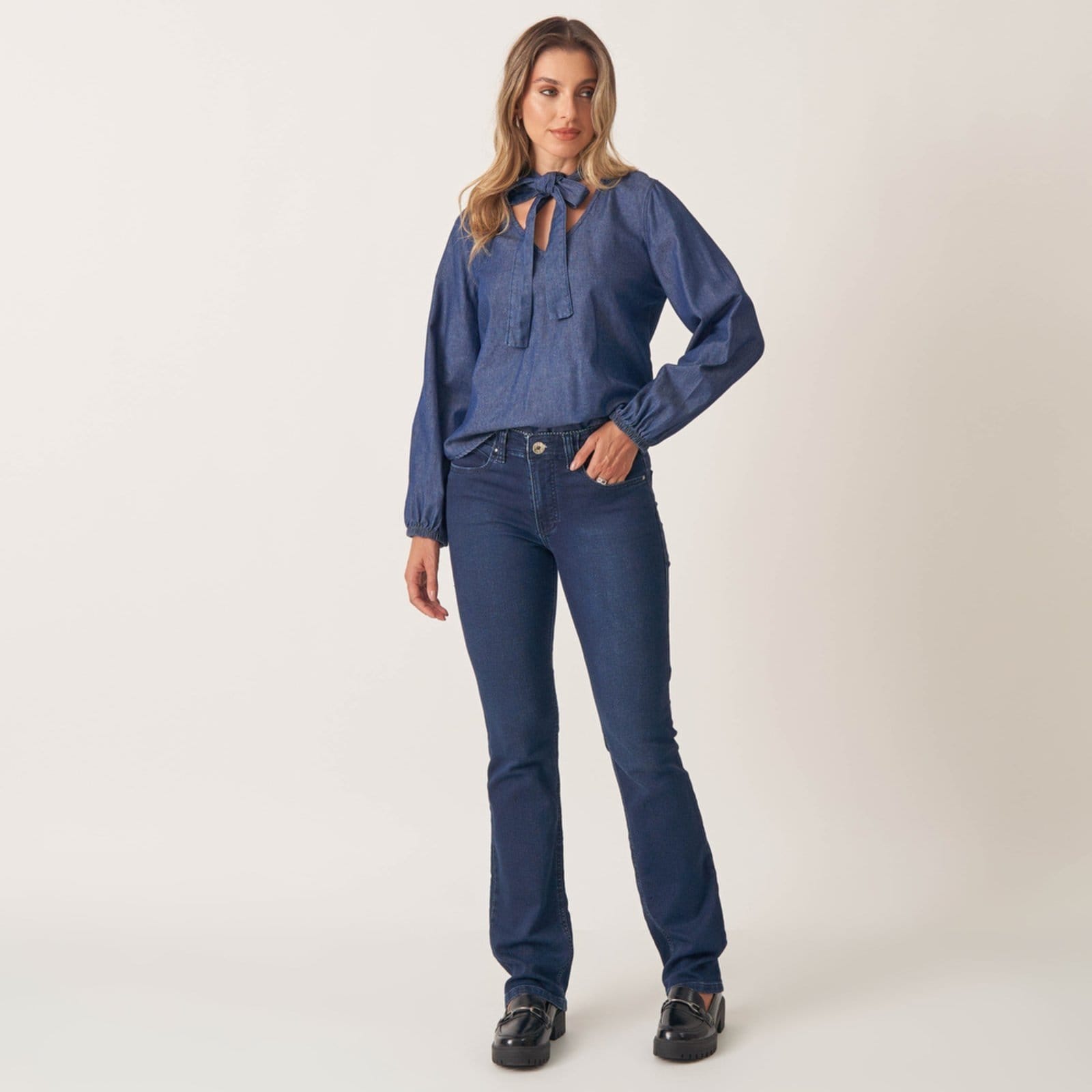 Vista 2 Calça Confort Reta Cintura Alta Cós Revel Listras Bloom jeans