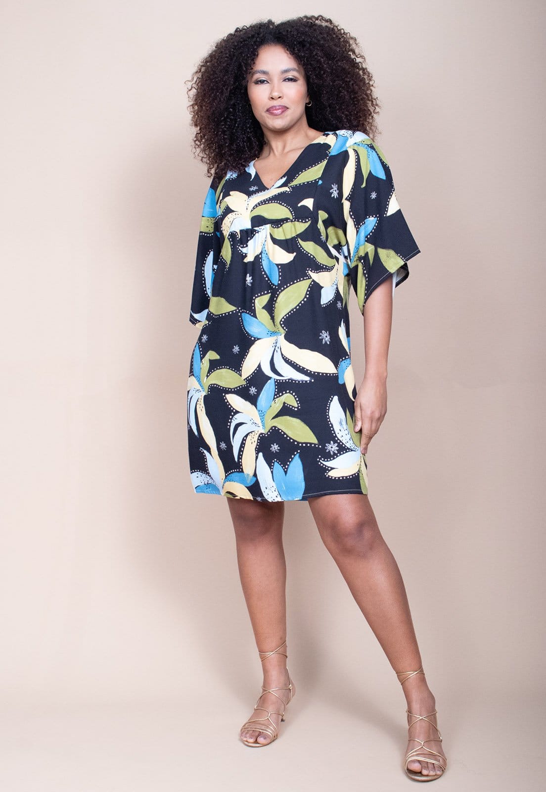 Vestido Curto Cabana Free Pequi Viscose Estampa Jardim Noturno