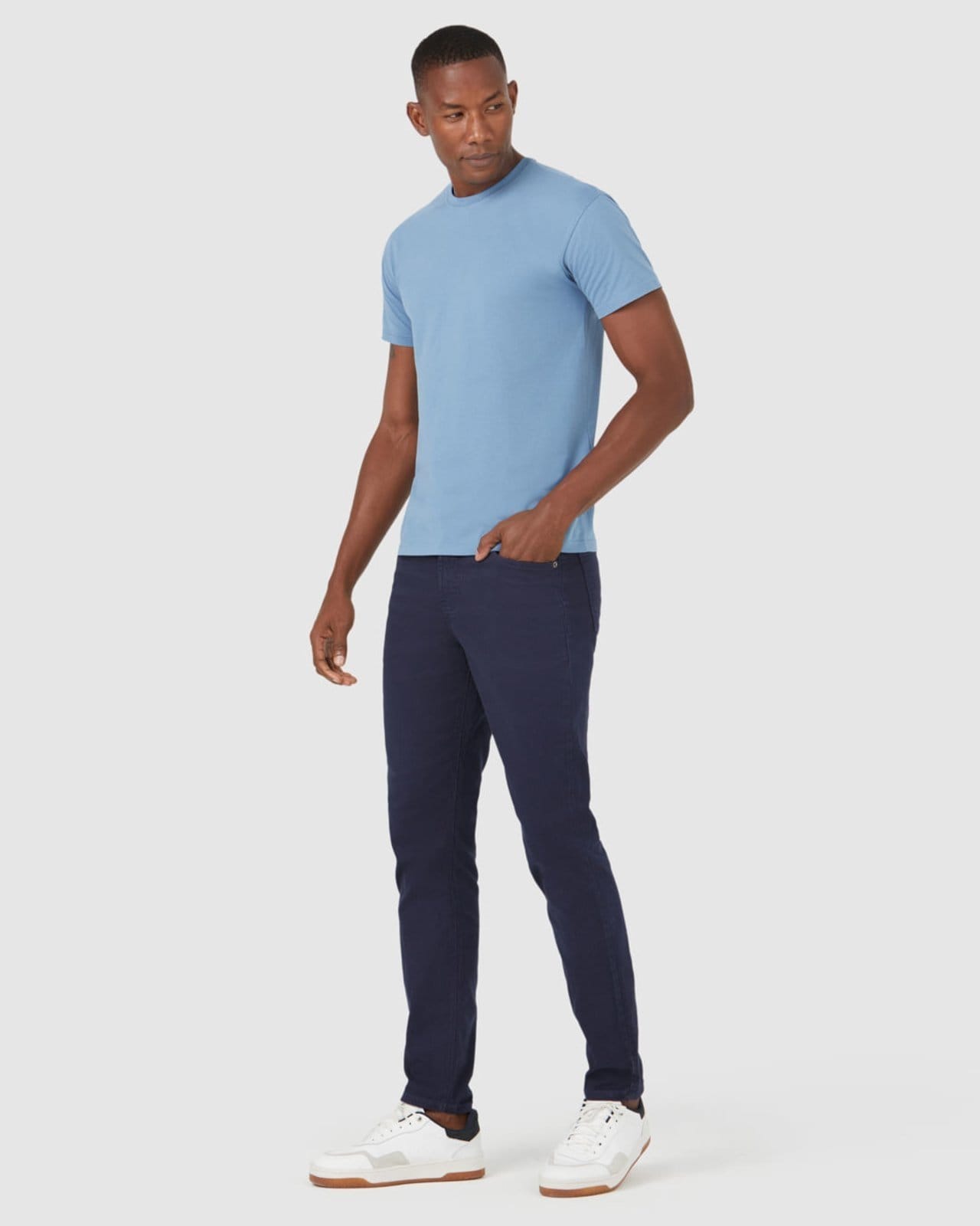 Calça Masculina Slim Cintura Média Em Sarja Com Elastano