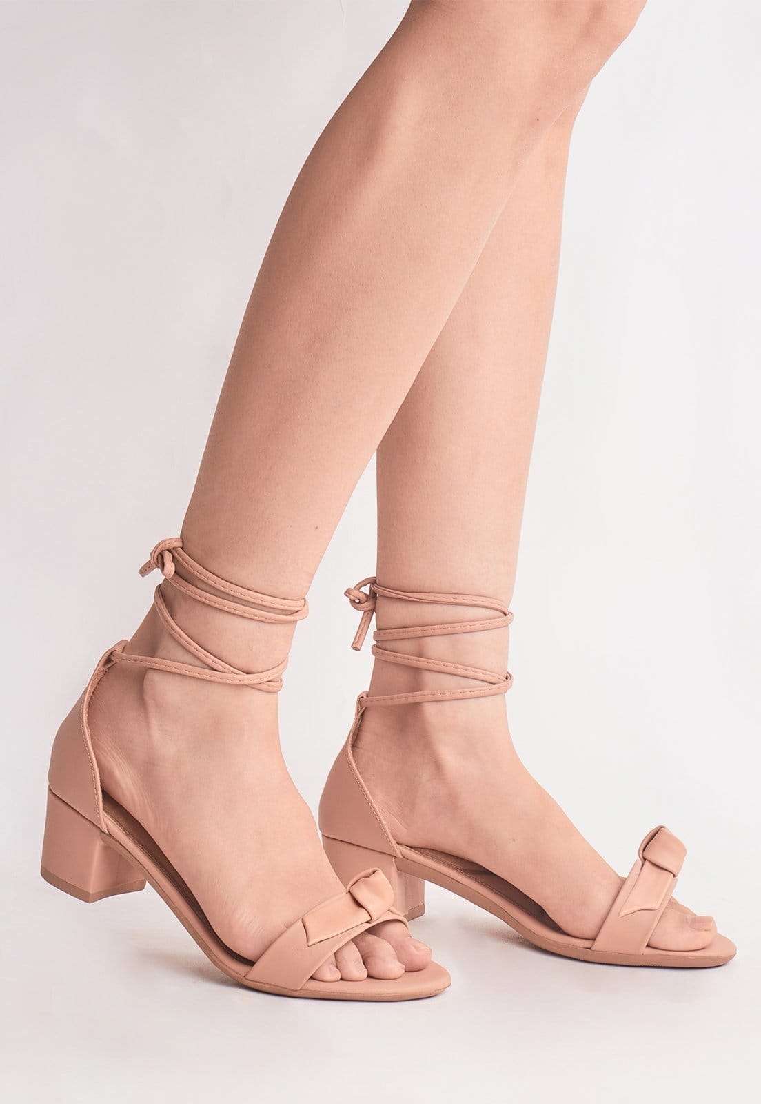 Vista 2 Sandália Feminina Salto Quadrado Grosso Bloco Baixo tira Laço Nó Sintético Confortável Sapato Festa elegante TAKATA BY RAFAEL TAKATA nude