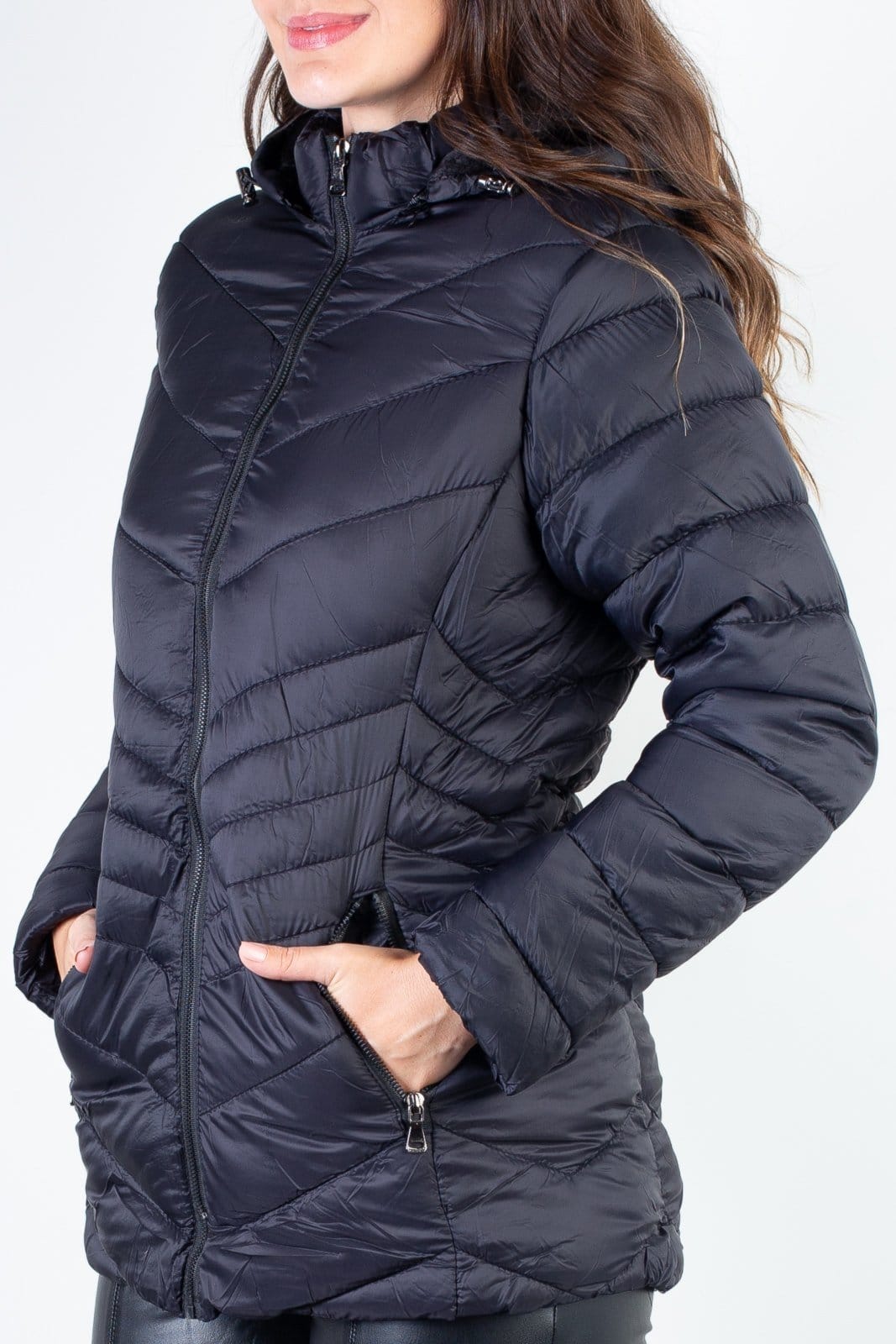 Vista 2 Jaqueta feminina de nylon alongada com capuz 80236 Enluaze preto