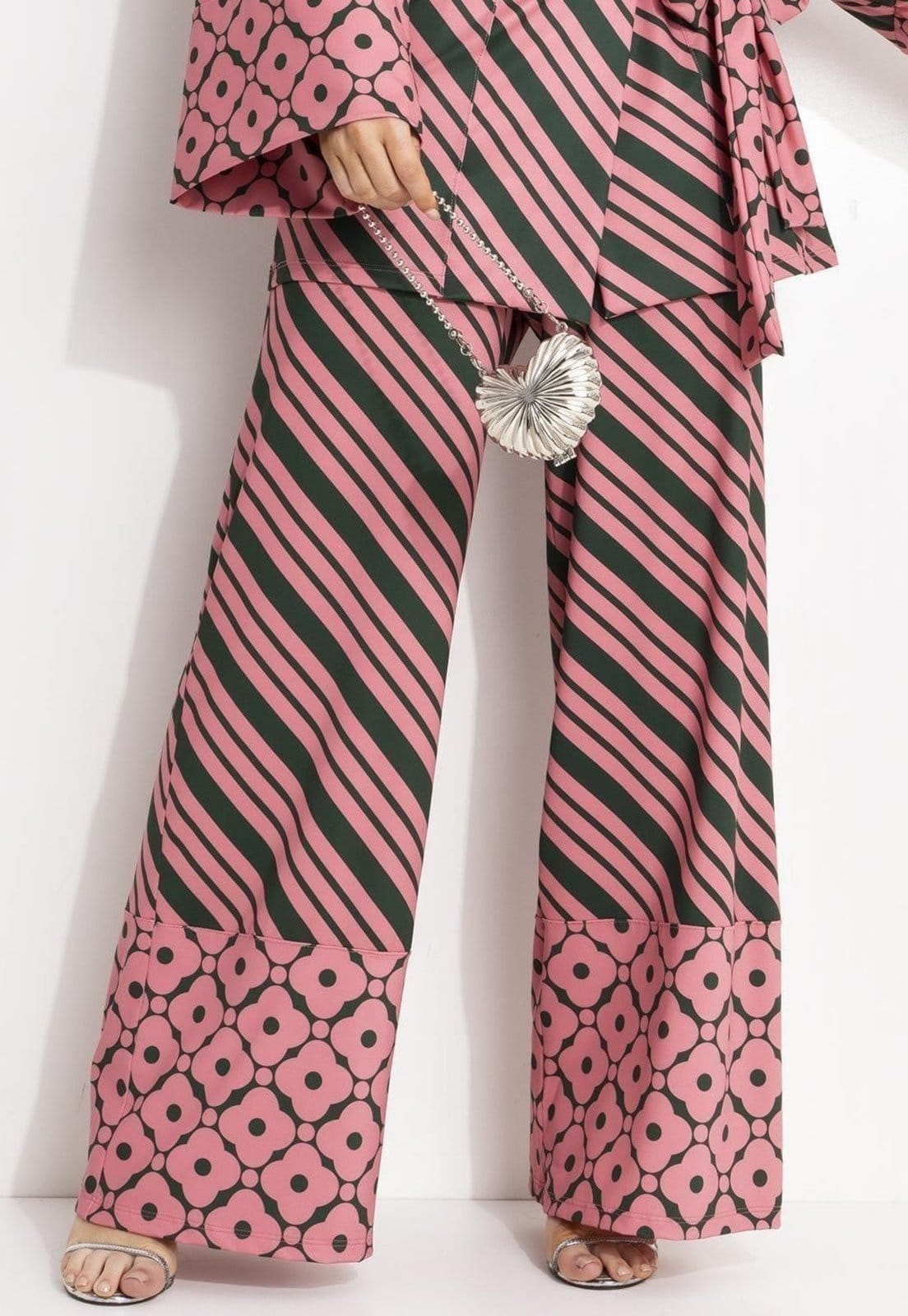 Vista principal Calça Em Malha Fria Listrado Bicolor Quintess rosa