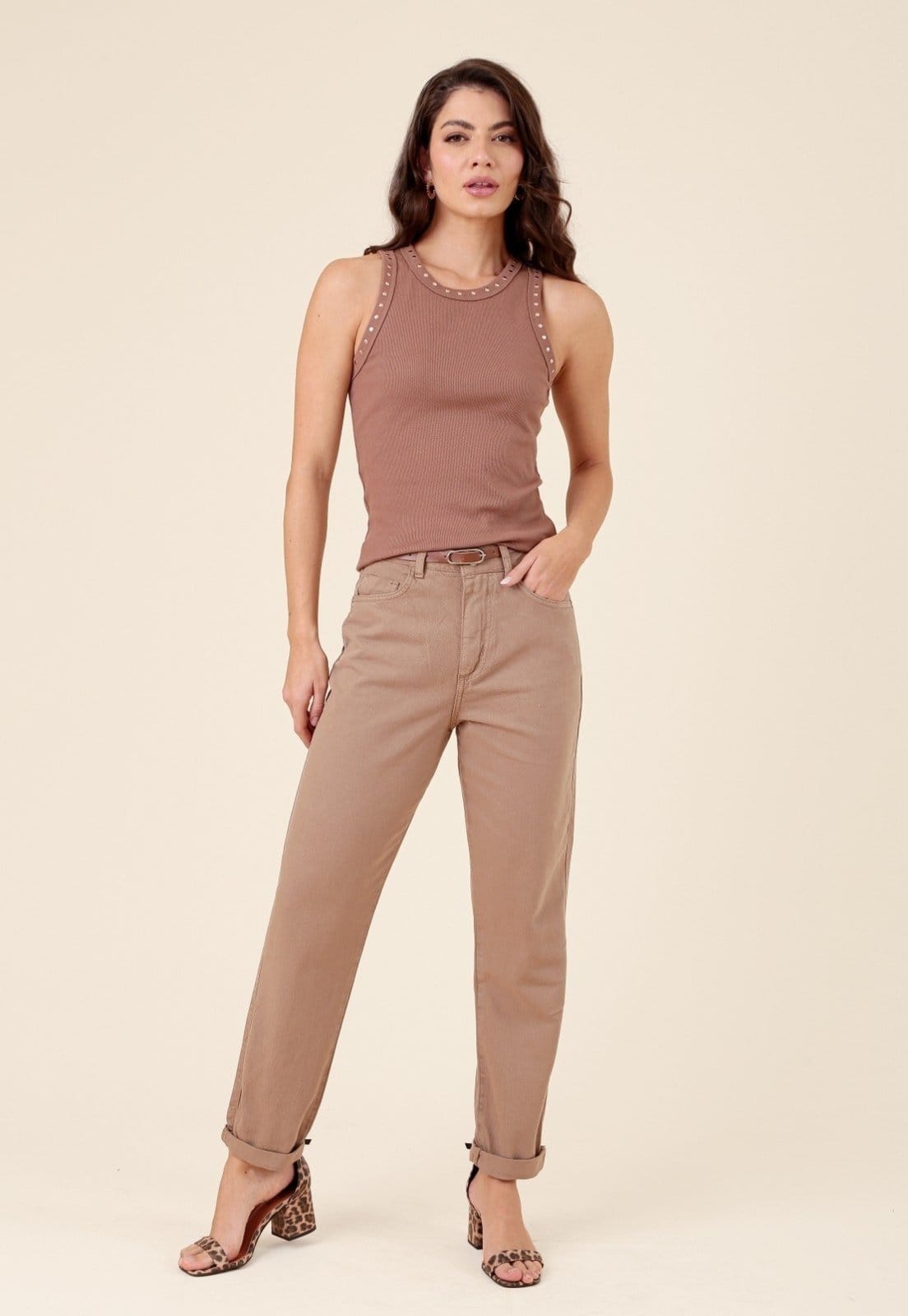 Calça Mom Pop Me Em Sarja Com Cinto Caqui