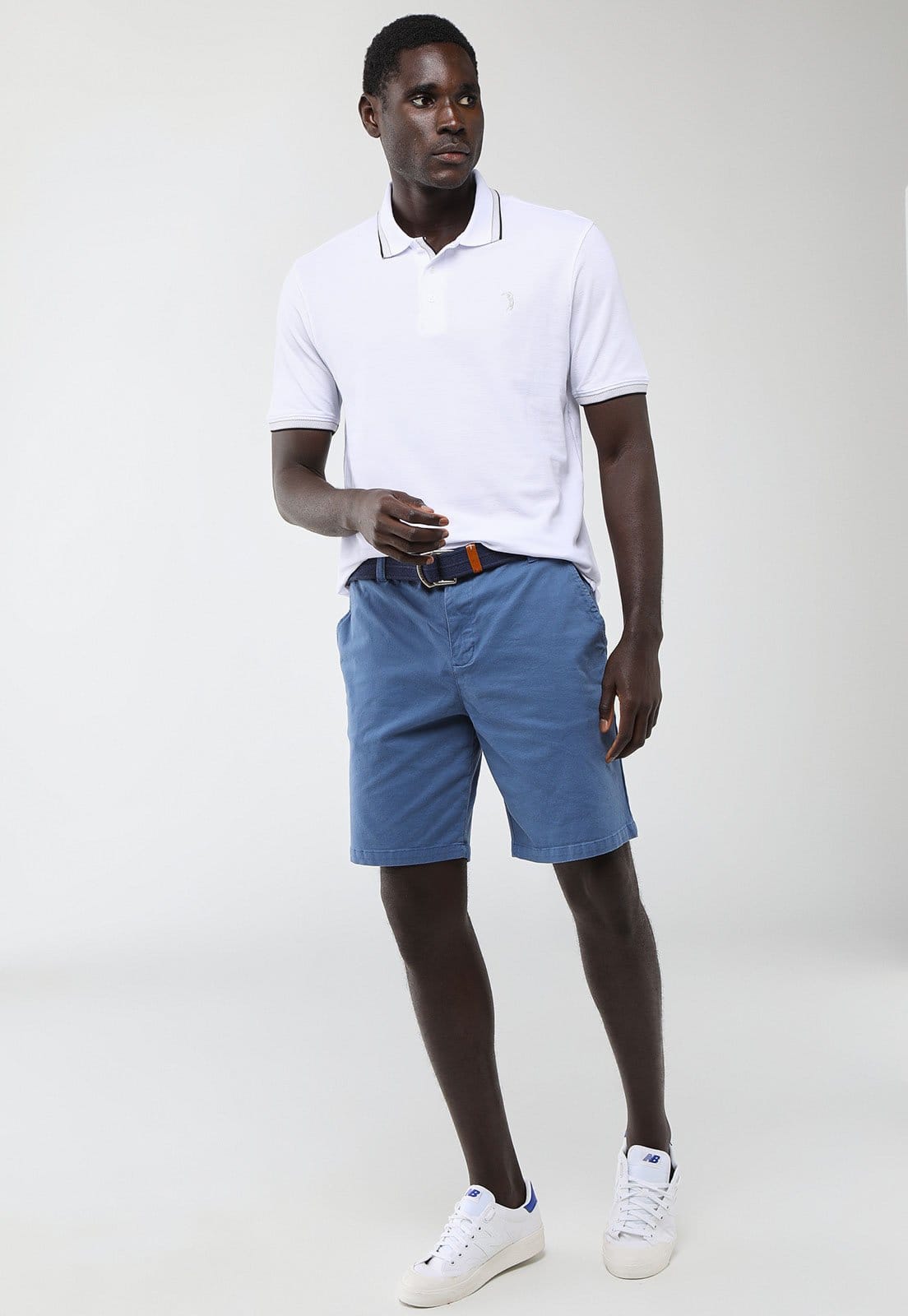 Vista 2 Polo Masculina Aleatory Detalhe Gola Aleatory branco