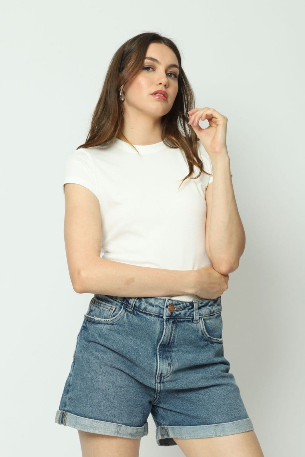 Vista 2 Shorts Jeans Mom Barra Virada Jeans Médio 38 Gazzy azul