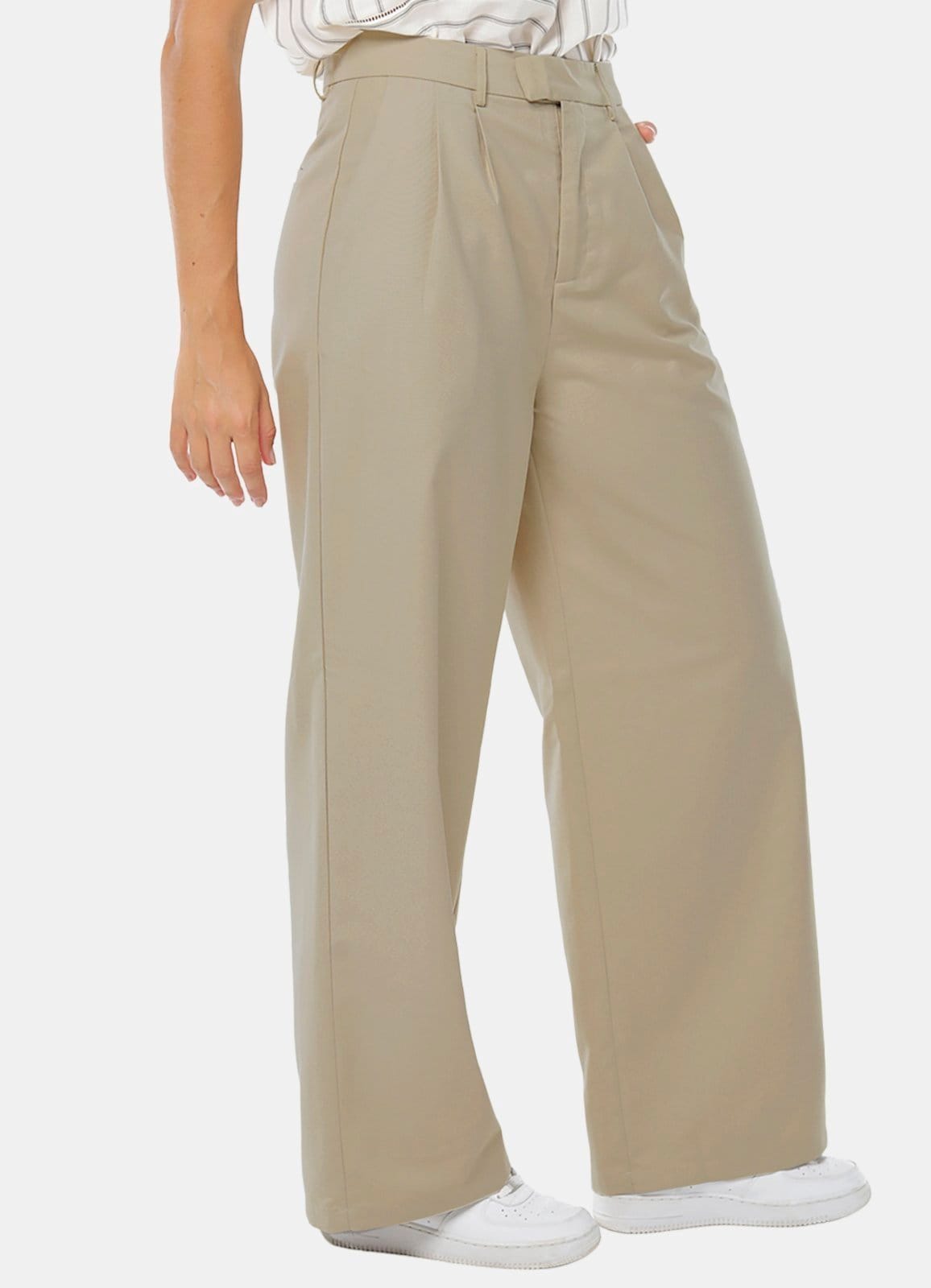 Calça de Pregas Mocha Sob Cintura Alta em Viscose com Elastano
