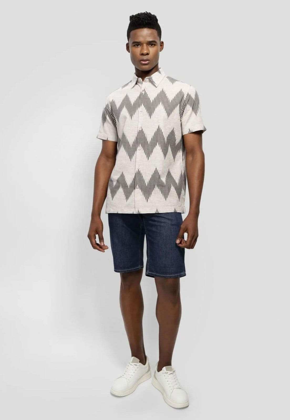 Vista 2 Camisa Guess Manga Curta Listras Guess cinza