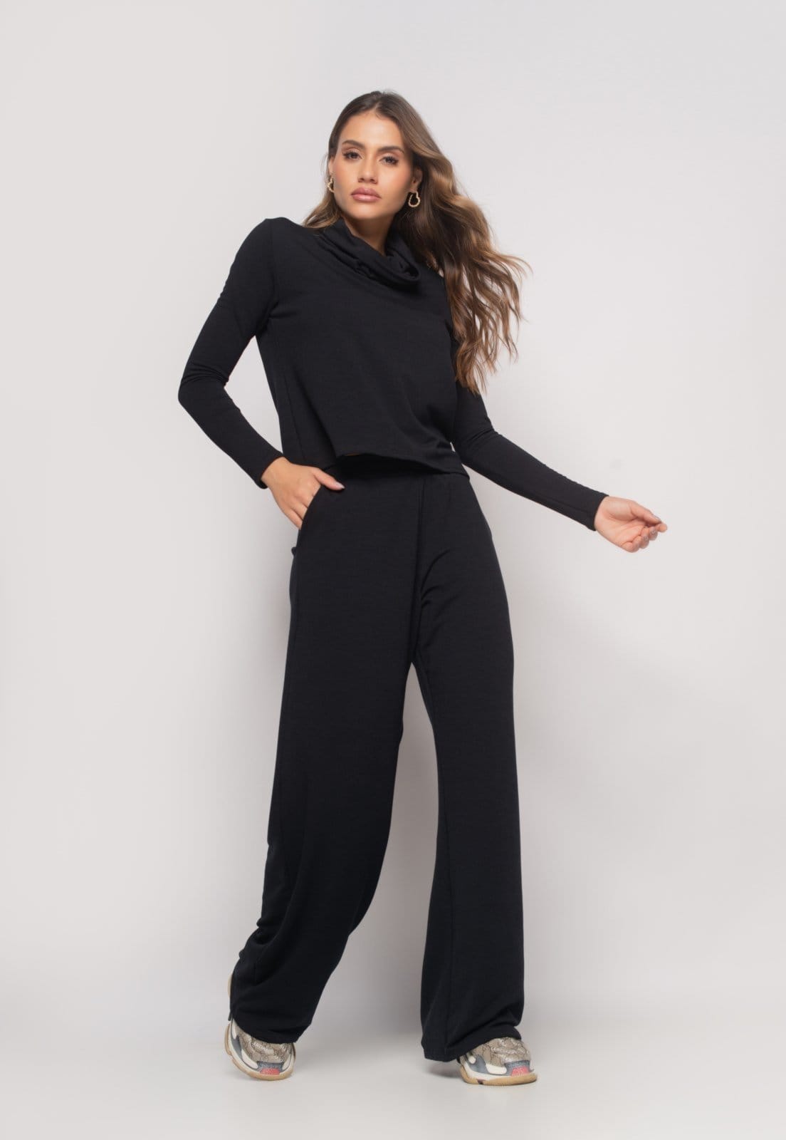 Vista 2 Conjunto Blusa Golão e Wide Leg Moletinho Salvatore Salvatore Fashion preto