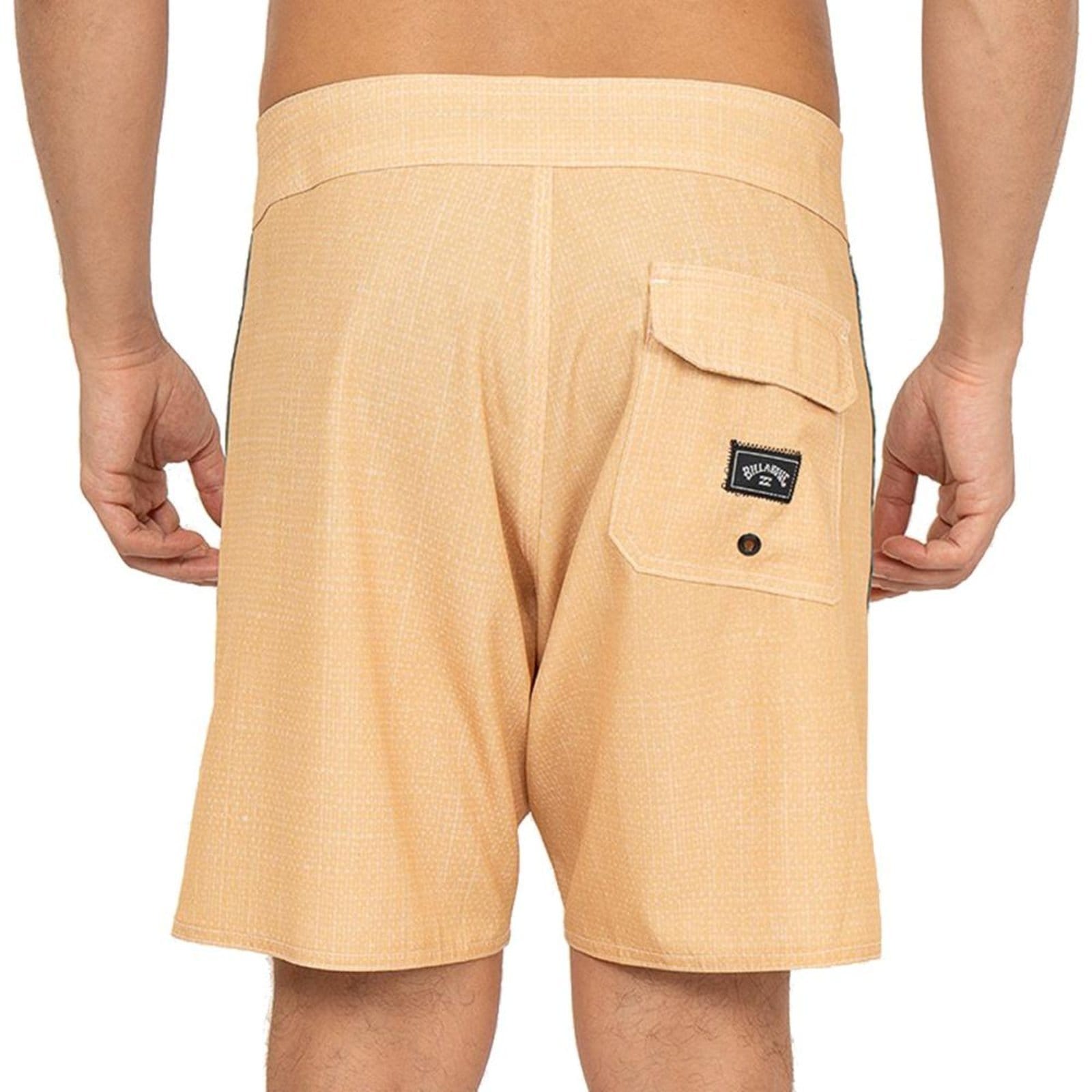 Vista 2 Bermuda Billabong Kirra Pro II 17 SM26 Masculina Billabong amarelo