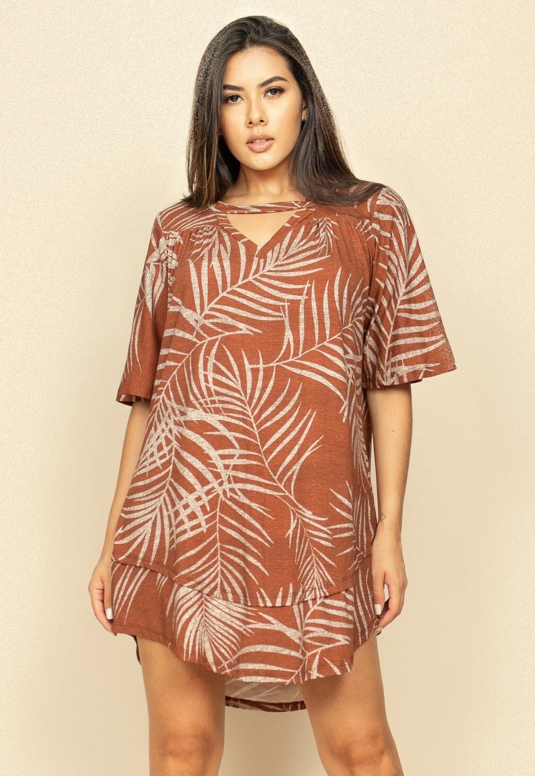Vestido Curto Malha Manga Curta Estampa Palmas Terra