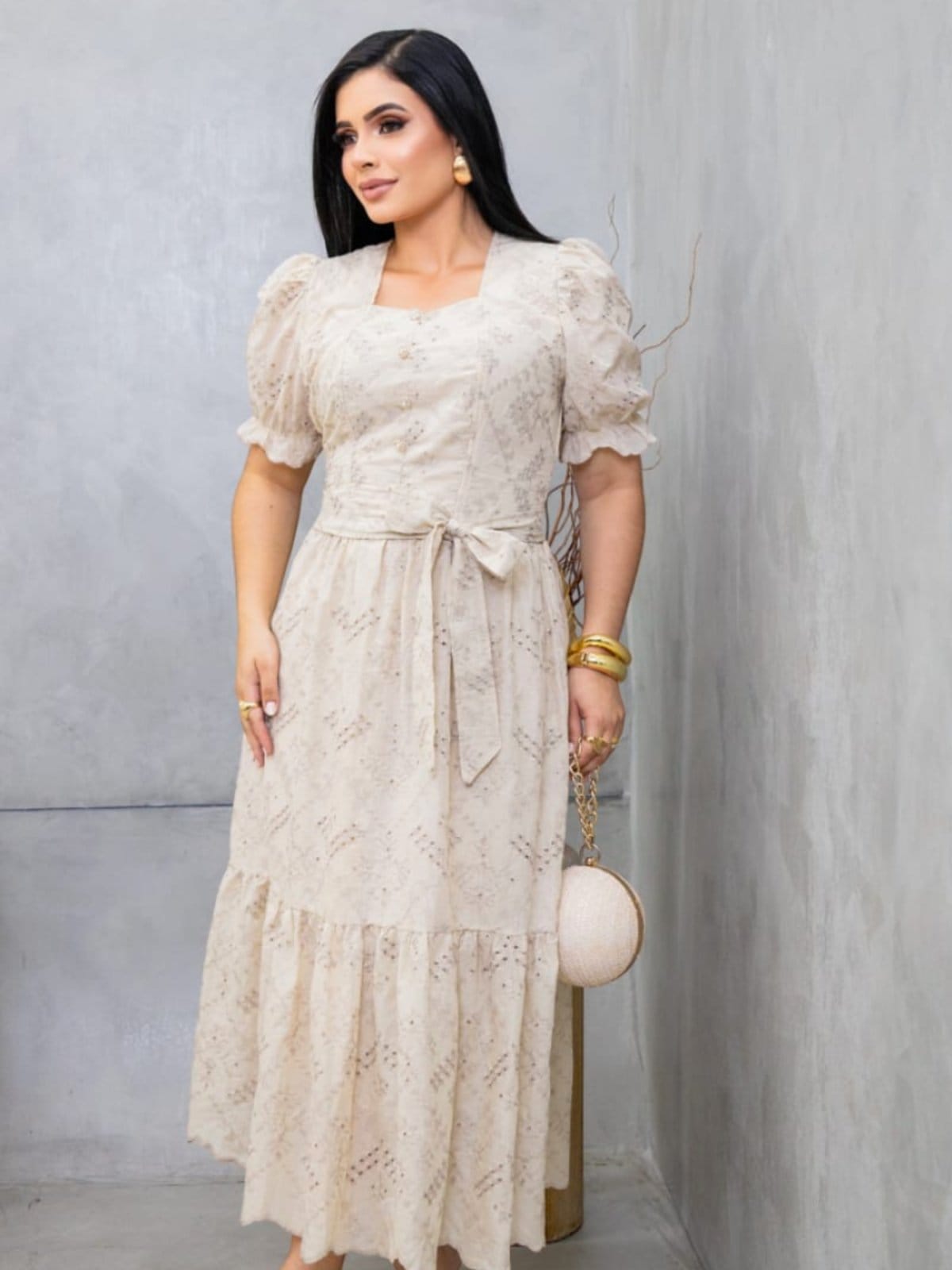 Vista 2 Vestido Festa Midi Soltinho Elegante Moda Evangélica Off Sarah Cristina Brand bege