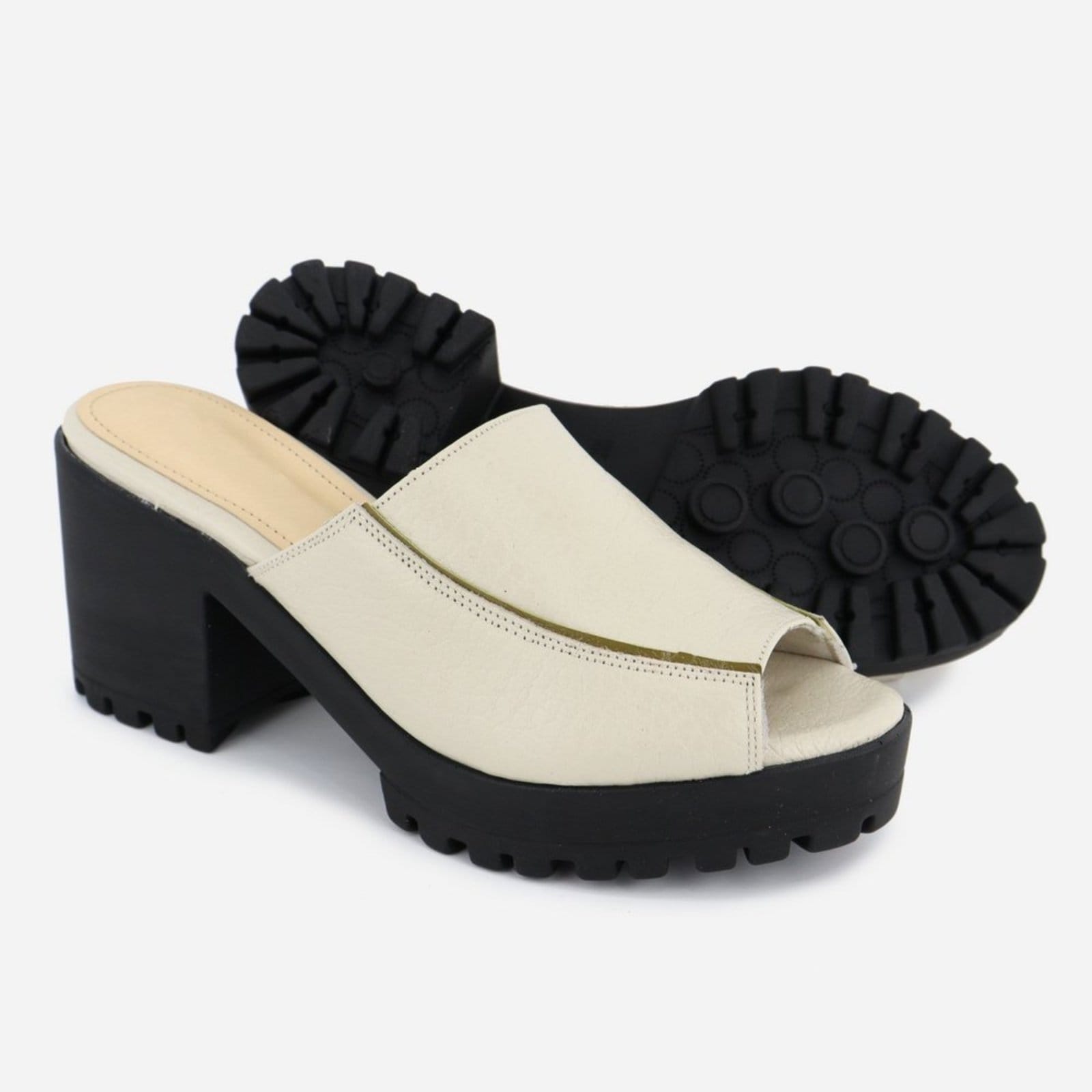 Vista 2 Tamanco Feminino Tratorada Couro Maria Paula Calce Fácil Off White MARIA PAULA off-white white