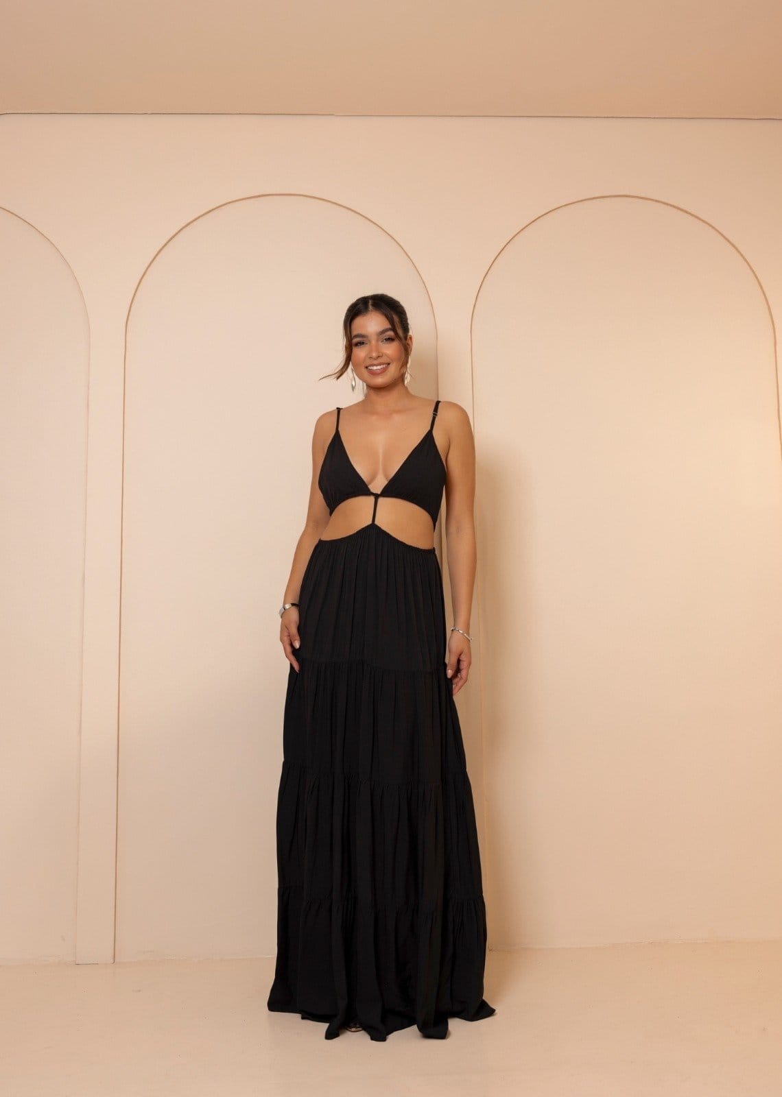 Vista 2 Vestido Mykonos Longo Alcinha Regulável Cia do Vestido preto