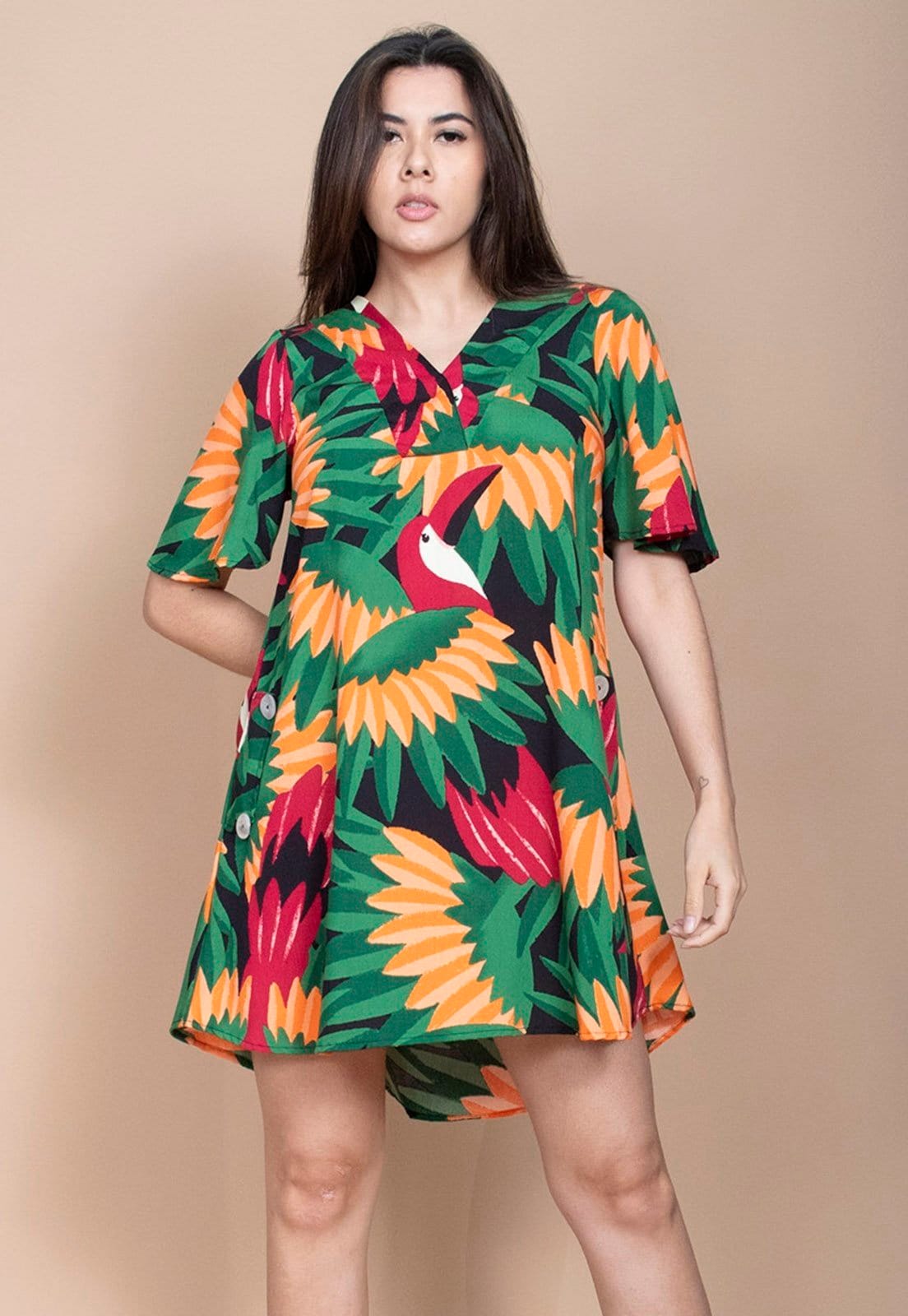 Vista 2 Vestido Curto Cabanafree Pataxô Viscose Mullet Decote V Festa dos Tucanos Cabanafree estampado/laranja/preto/vermelho