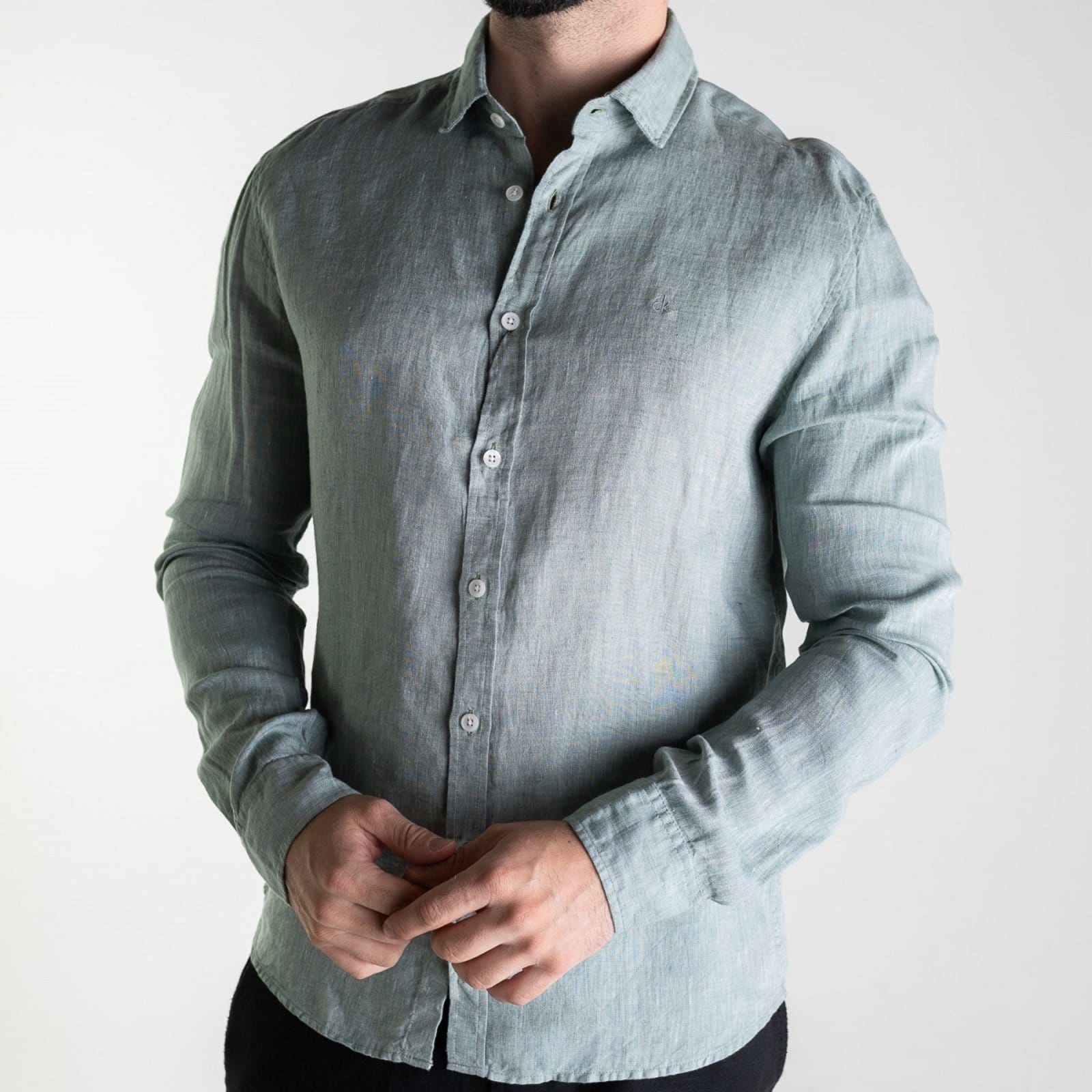 Vista 2 Camisa Calvin Klein Cannes Linen Linho Calvin Klein verde