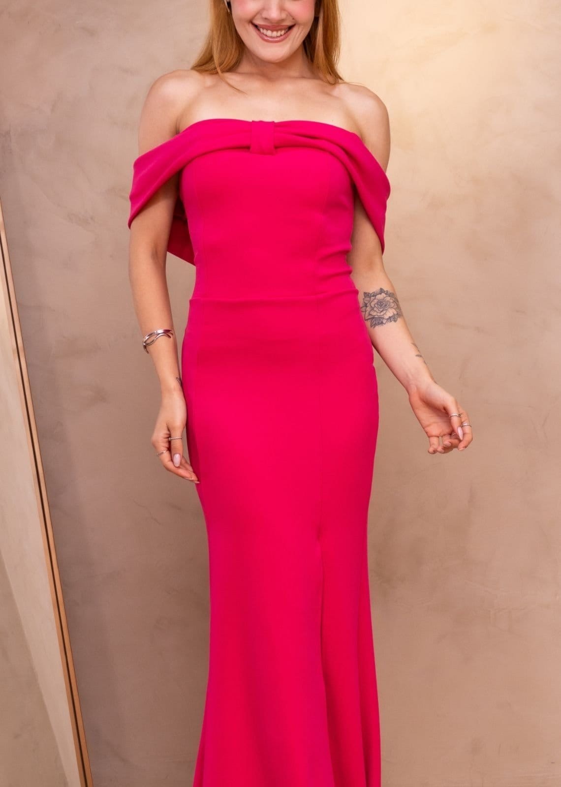 Vista 2 Vestido Longo de Festa Ombro à Ombro Tubinho Sereia com Fenda Crepe Dionyze Pink Cia do Vestido azul pink