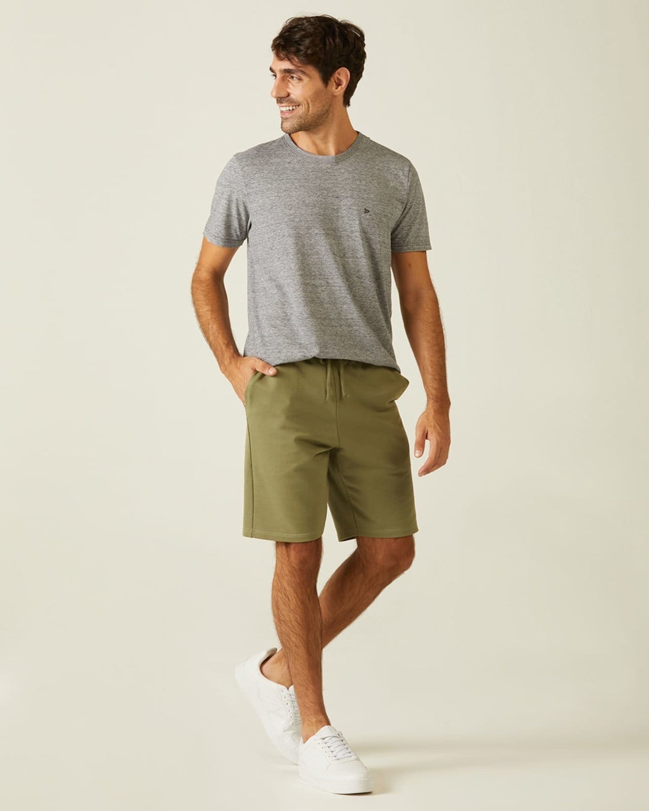 Bermuda Básica Masculina Cintura Média Em Moletom Sem Flanela