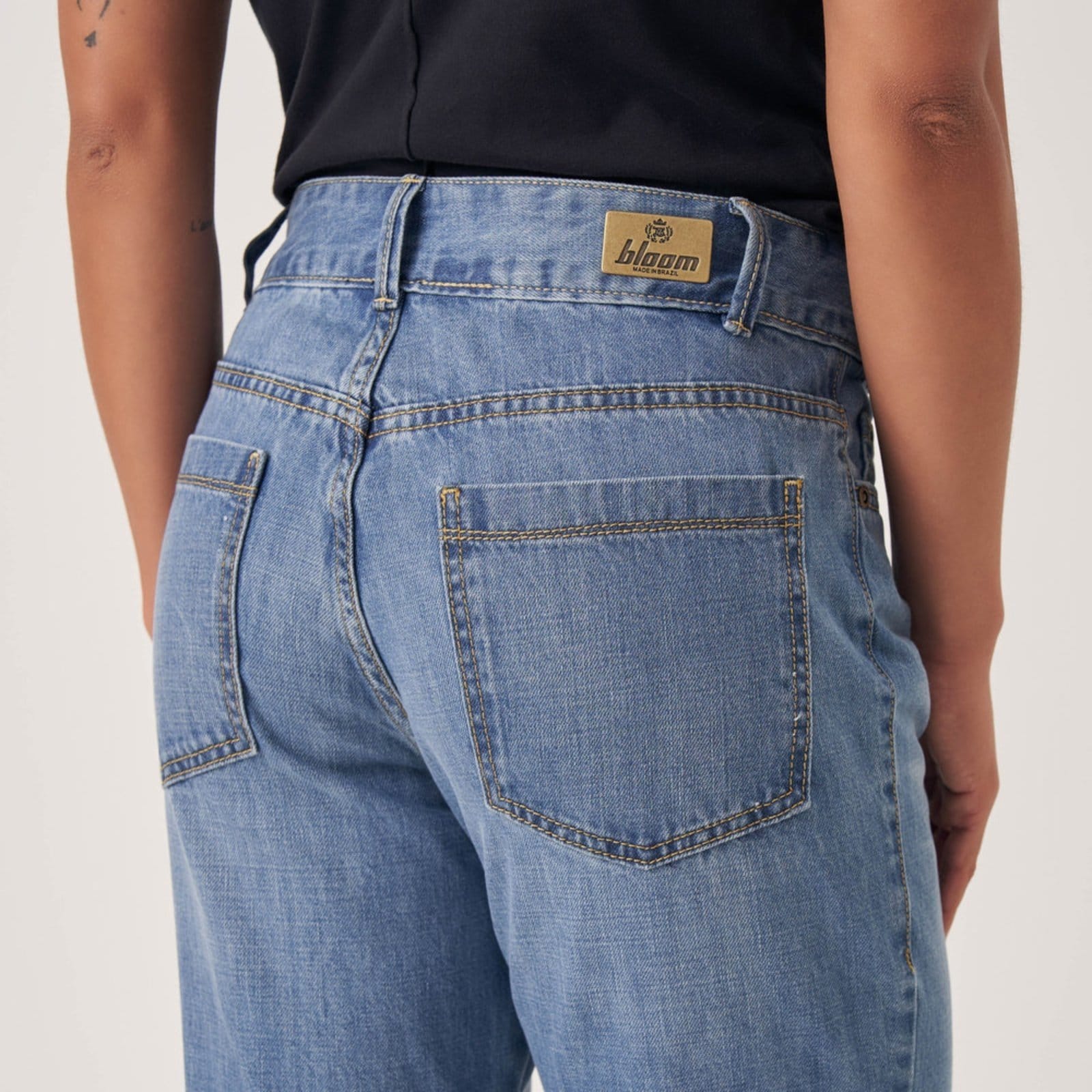 Vista 2 Calça Jeans Flare Fenda Lateral Bloom azul