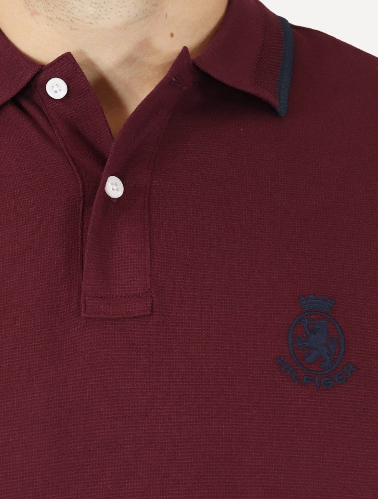 Vista 2 Polo Tommy Hilfiger Masculina Regular Holiday Crest Tommy Hilfiger bordô