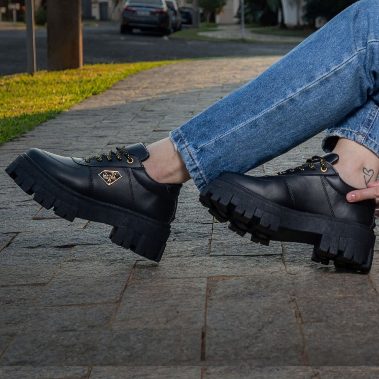 Sapato Feminino Oxford Tratorado GuGi Moderno Com Salto Grosso Quadrado Robusto