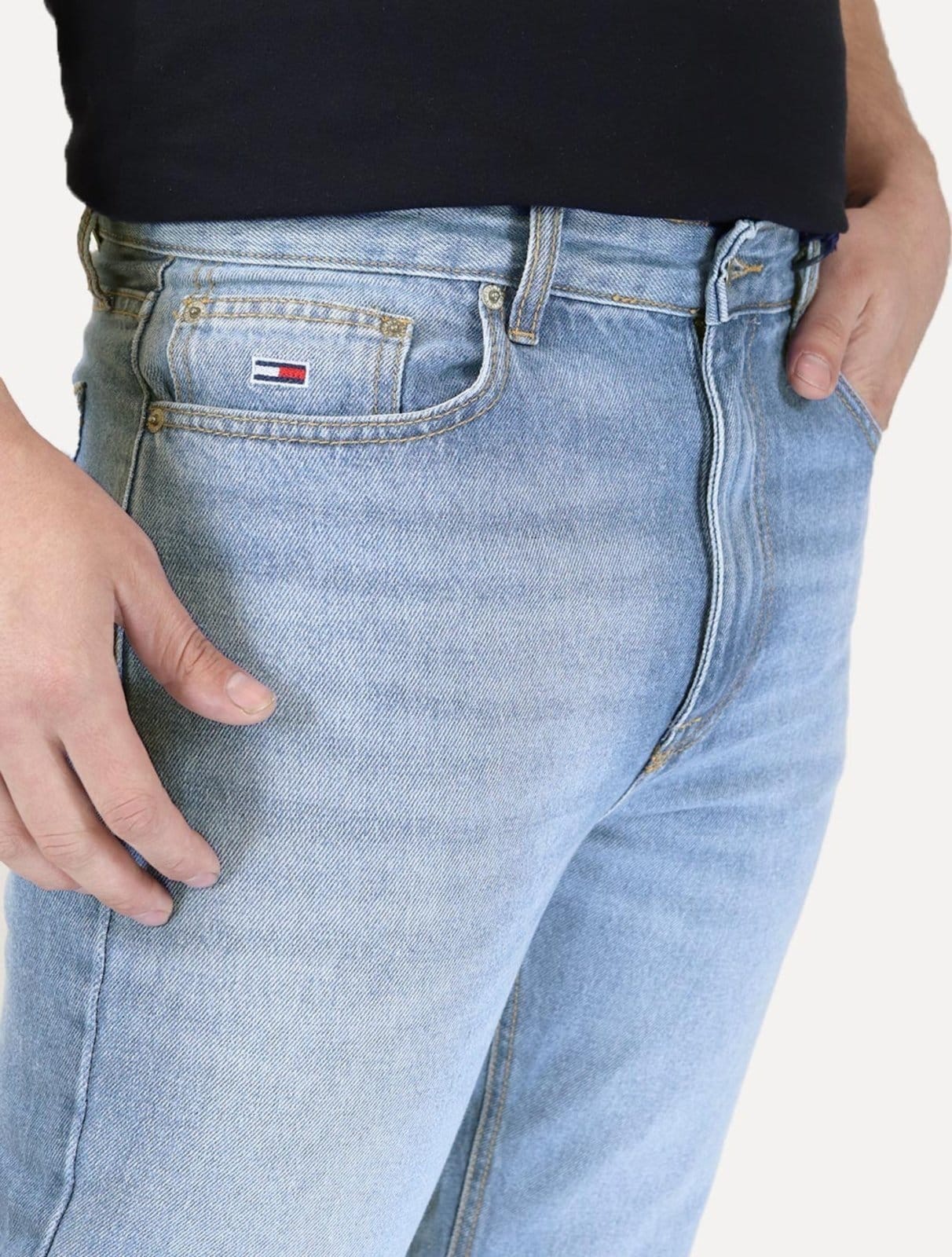 Vista 2 Calça Tommy Jeans Masculina Dad Regular Tapered Azul Claro Tommy Jeans jeans azul