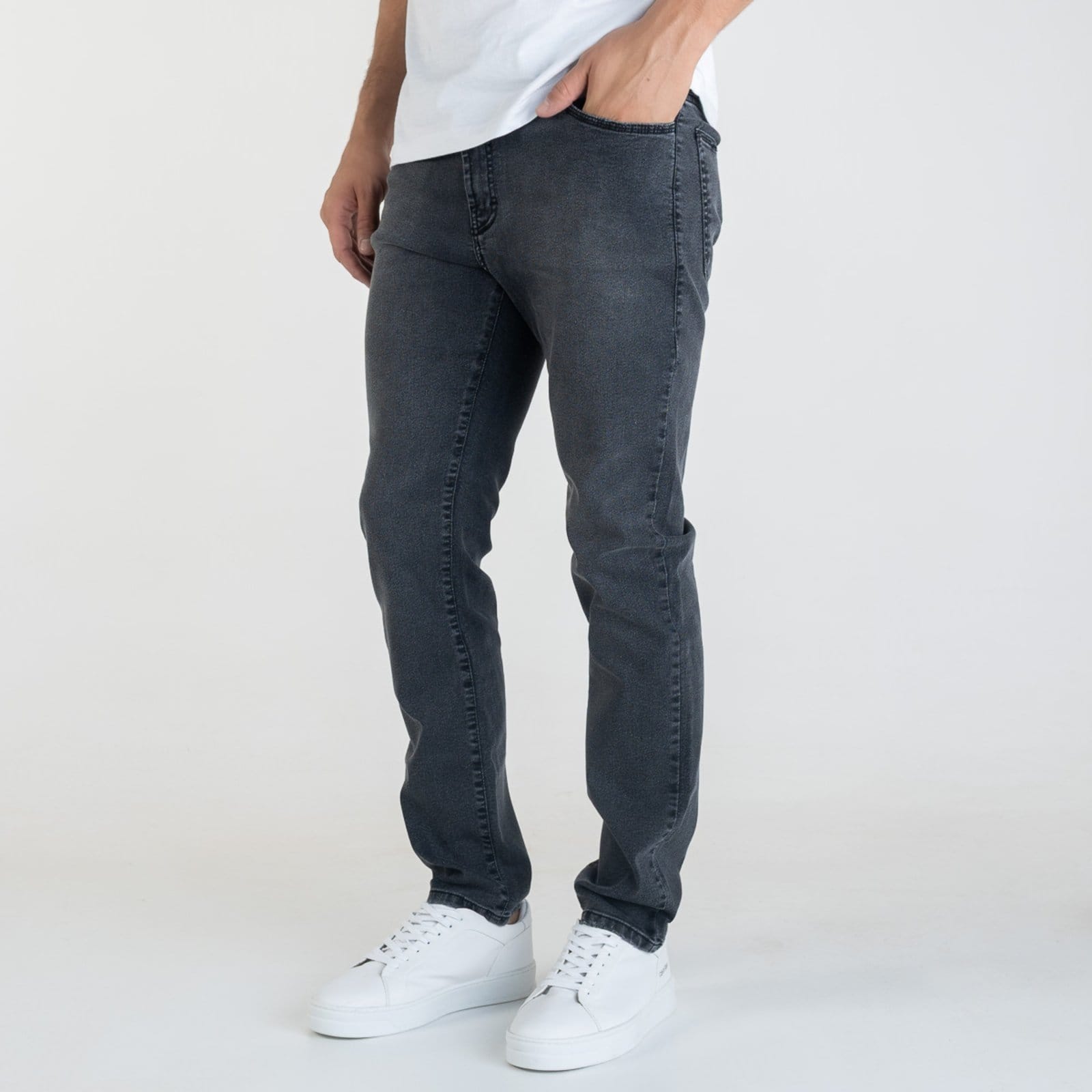 Vista 2 Calça Jeans John John Slim Preta Jonh John preto