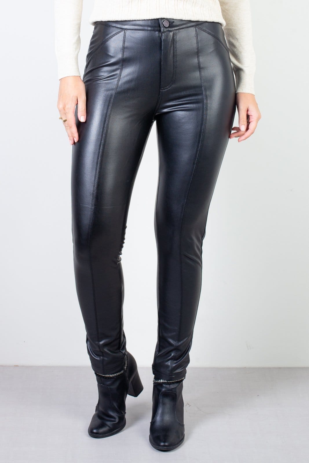 Calça feminina de corino sintético 80471