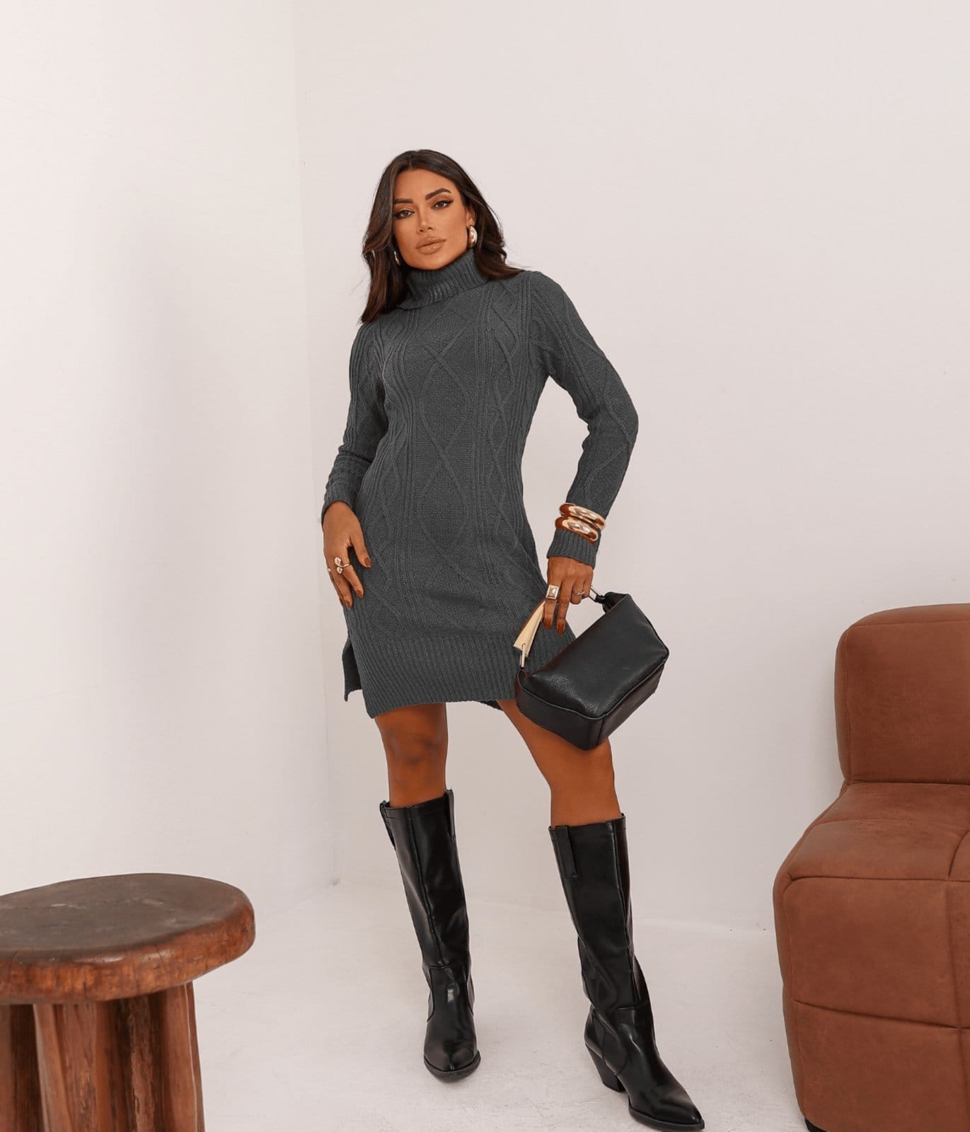 Vista 2 Vestido Cherry Line Mousse Gola Alta Tricô Manga Longa Fenda Chumbo Cherry Line cinza