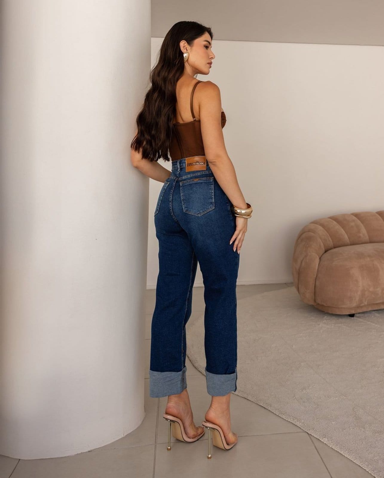 Vista 2 Calça Reta Feminina com a Barra Dobrada 24770 Sky Escuro Consciência jeans