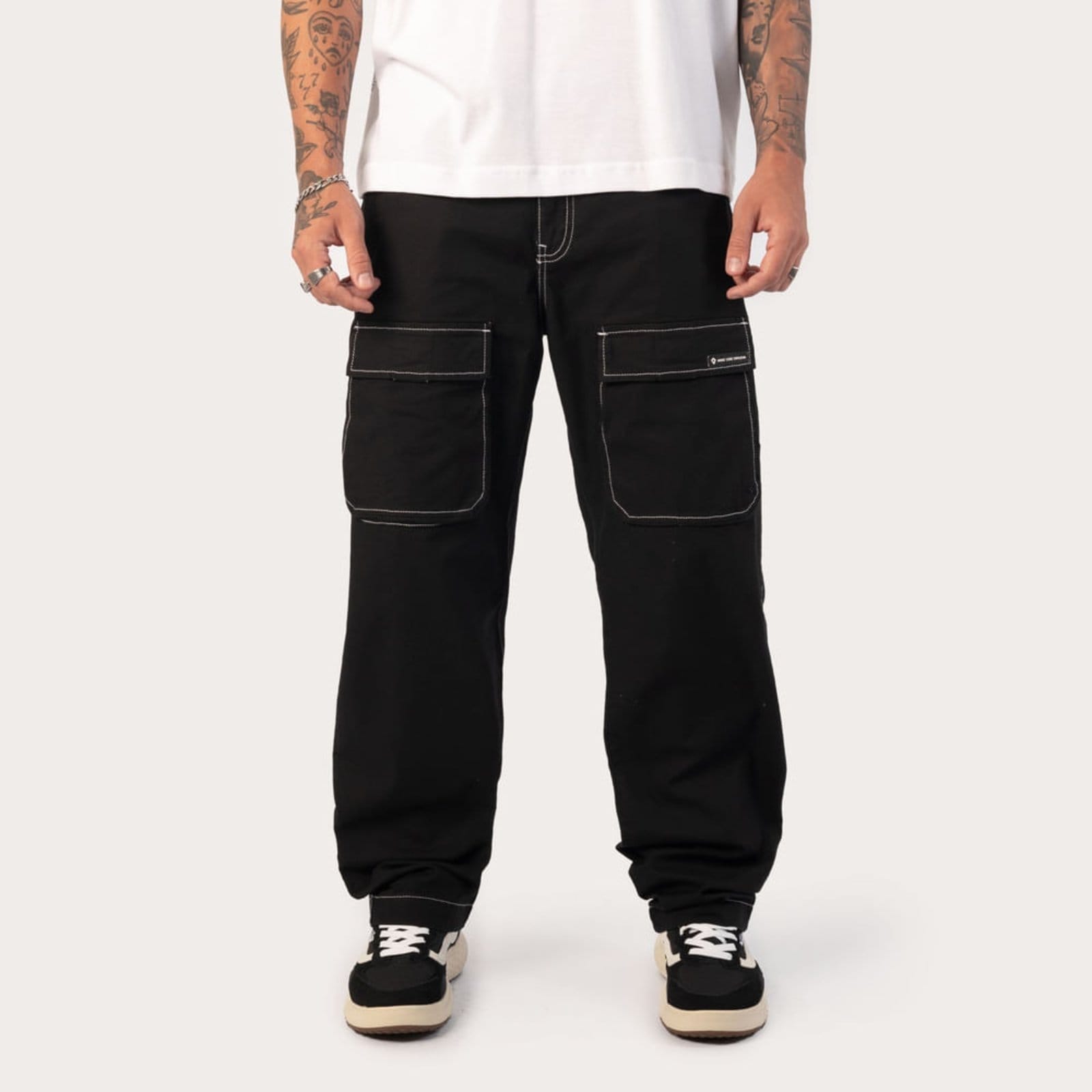 Vista 2 Calça Sarja Loose MCD preto