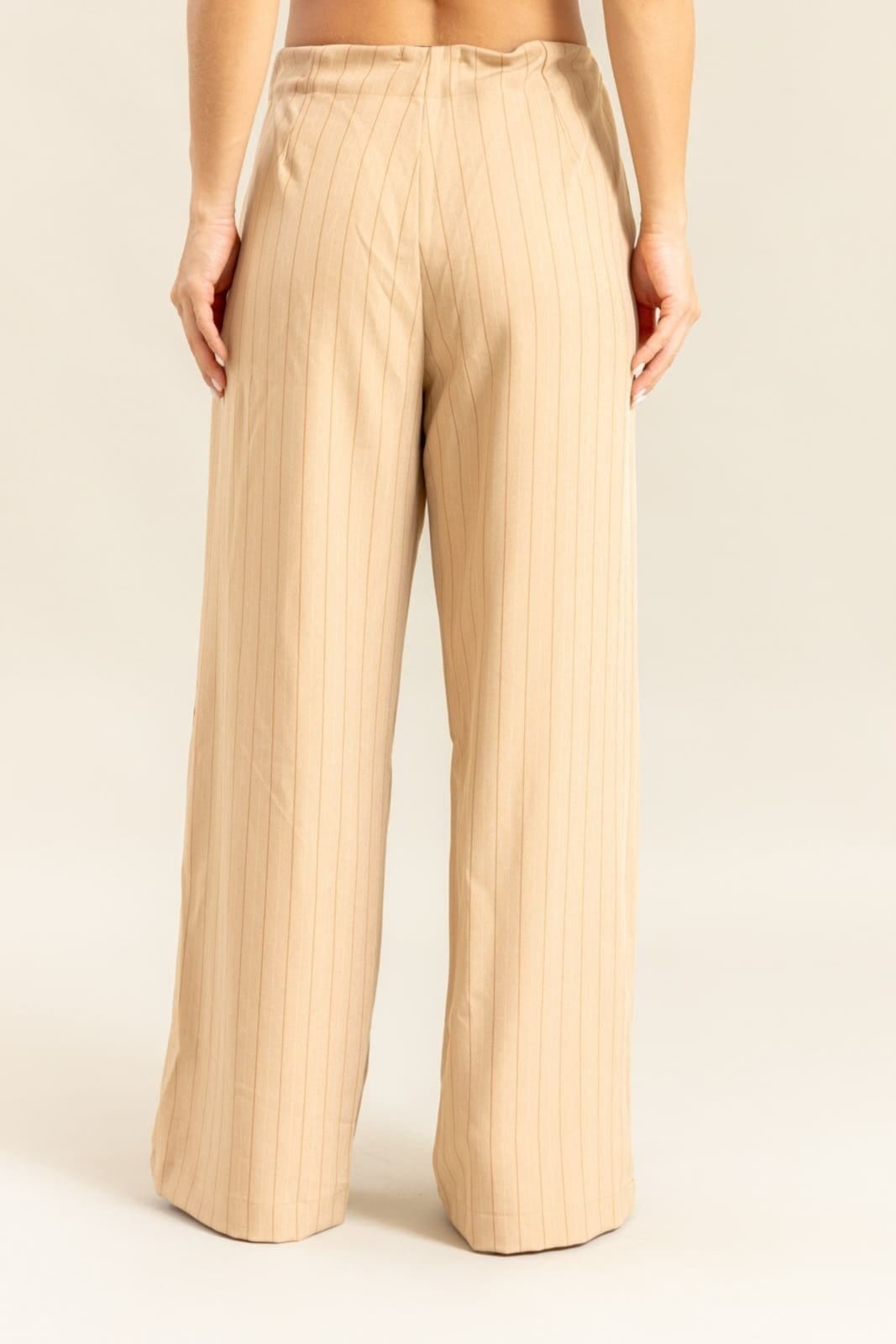 Vista 2 Calça Em Poliéster Feminina Com Recortes Dialogo DIALOGO bege