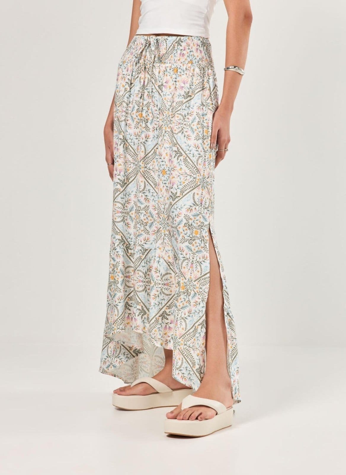 Vista 2 Saia Midi Off-White Estampa ística Youcom estampado white