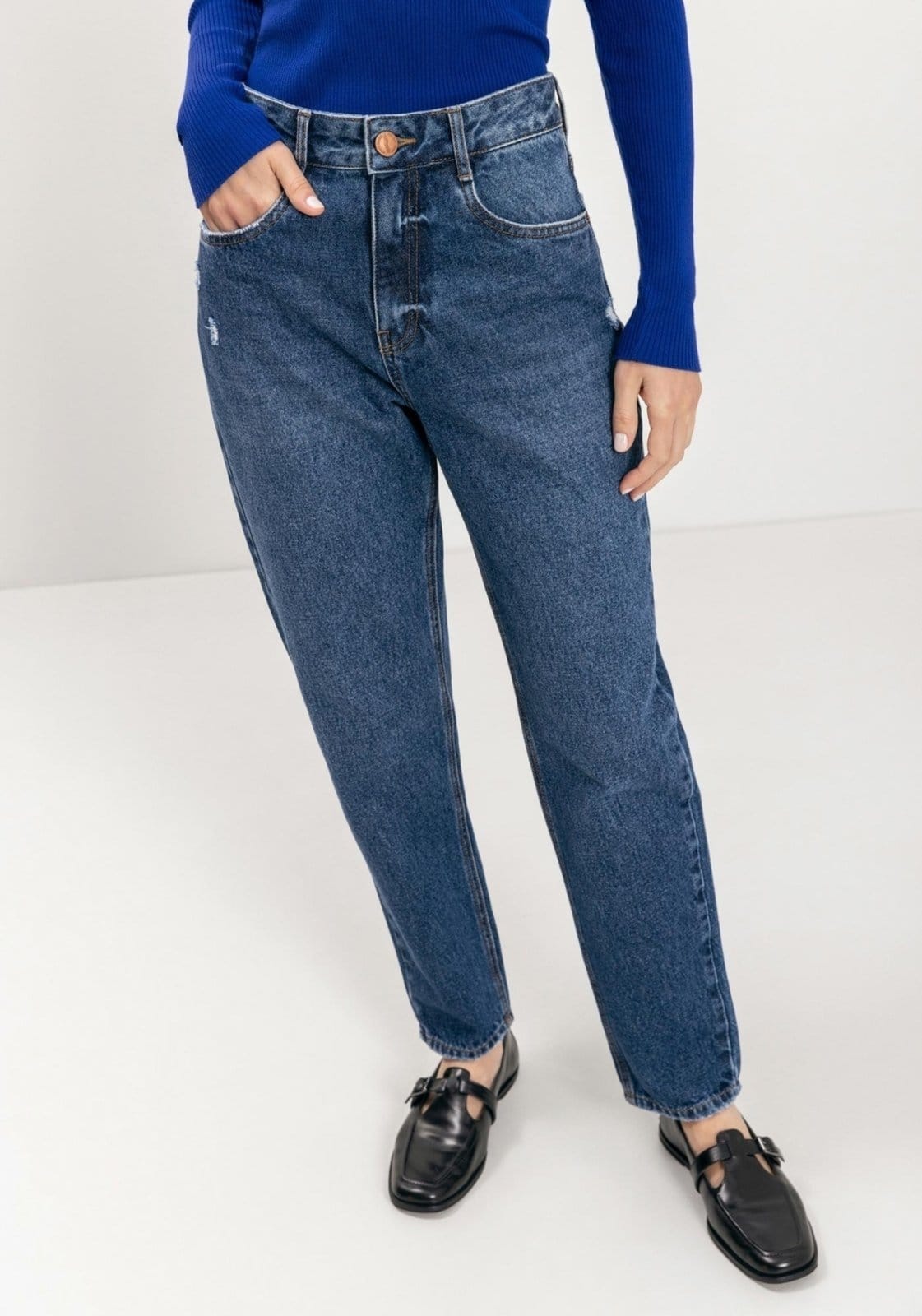 Vista 2 Calça Mom Jeans Com Cintura Alta E Bolsos Funcionais Lez a Lez azul
