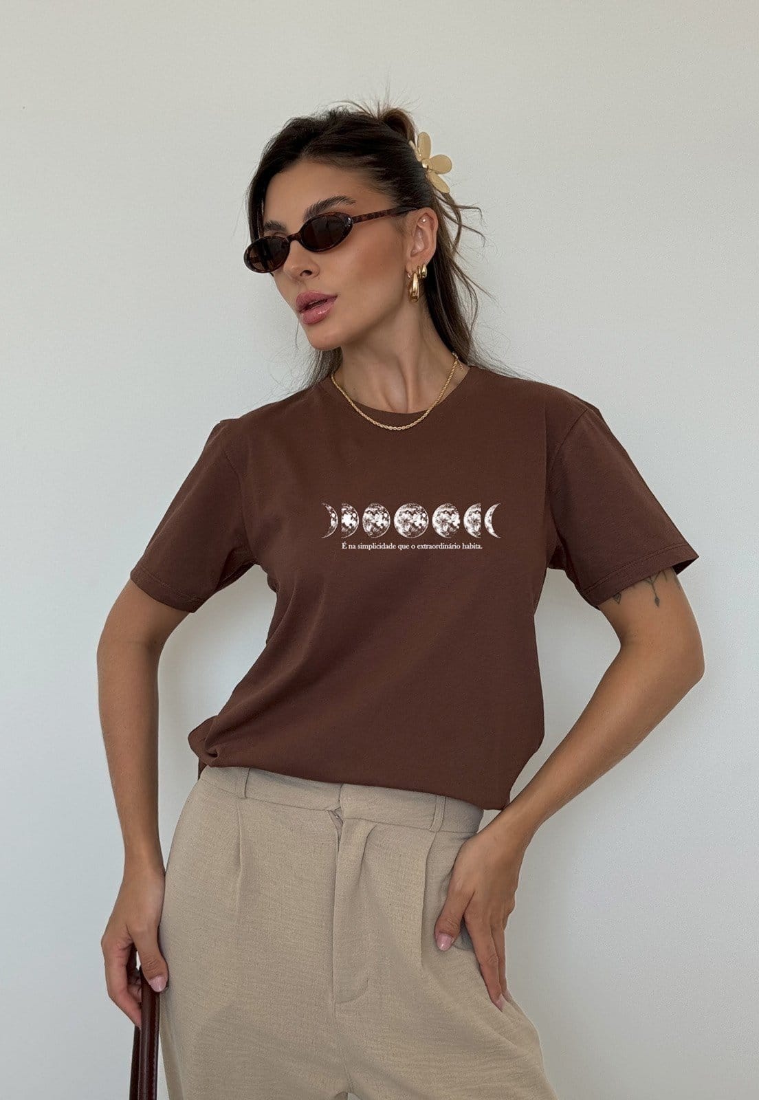 Vista 2 Camiseta Cianitas Estampa Fases Da Lua Cianitas marrom